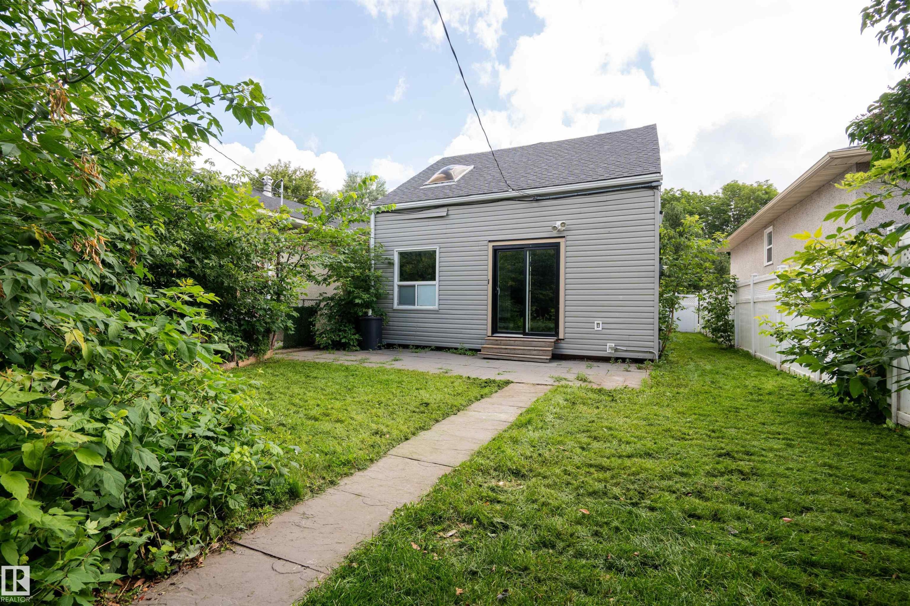 10330 76 Street Nw, Edmonton, AB - Outdoor