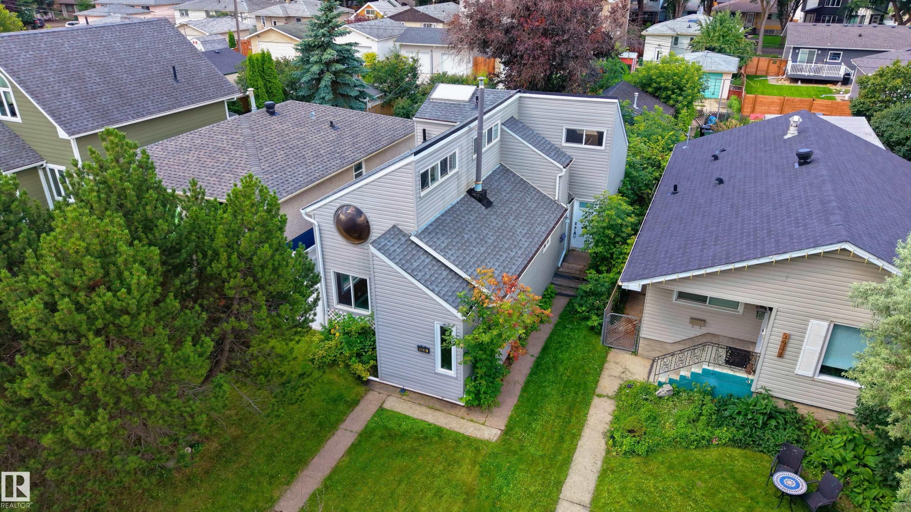 10330 76 Street Nw, Edmonton, AB - Outdoor