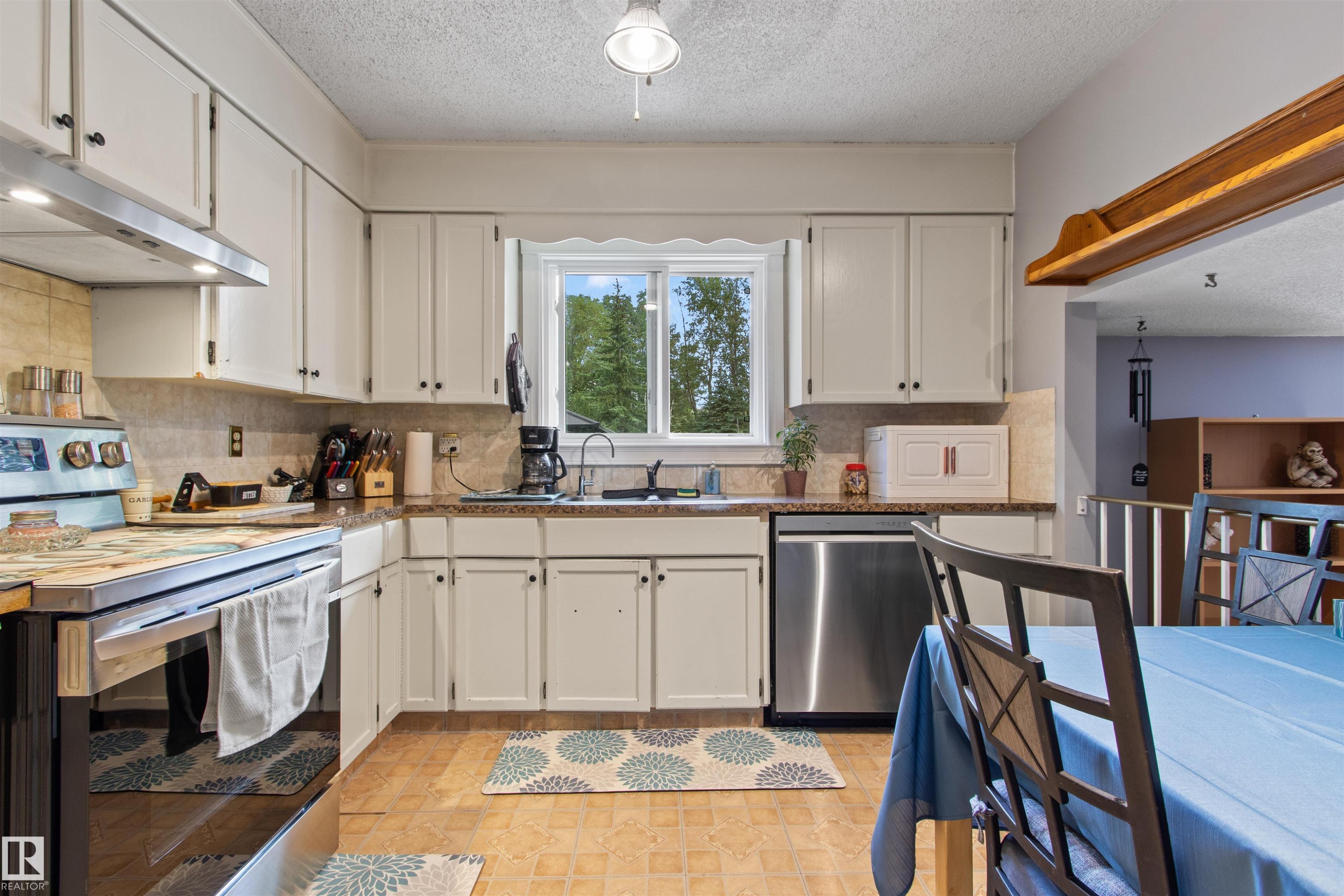 5403 43 Avenue, Drayton Valley, AB - Indoor Photo Showing Kitchen With Double Sink
