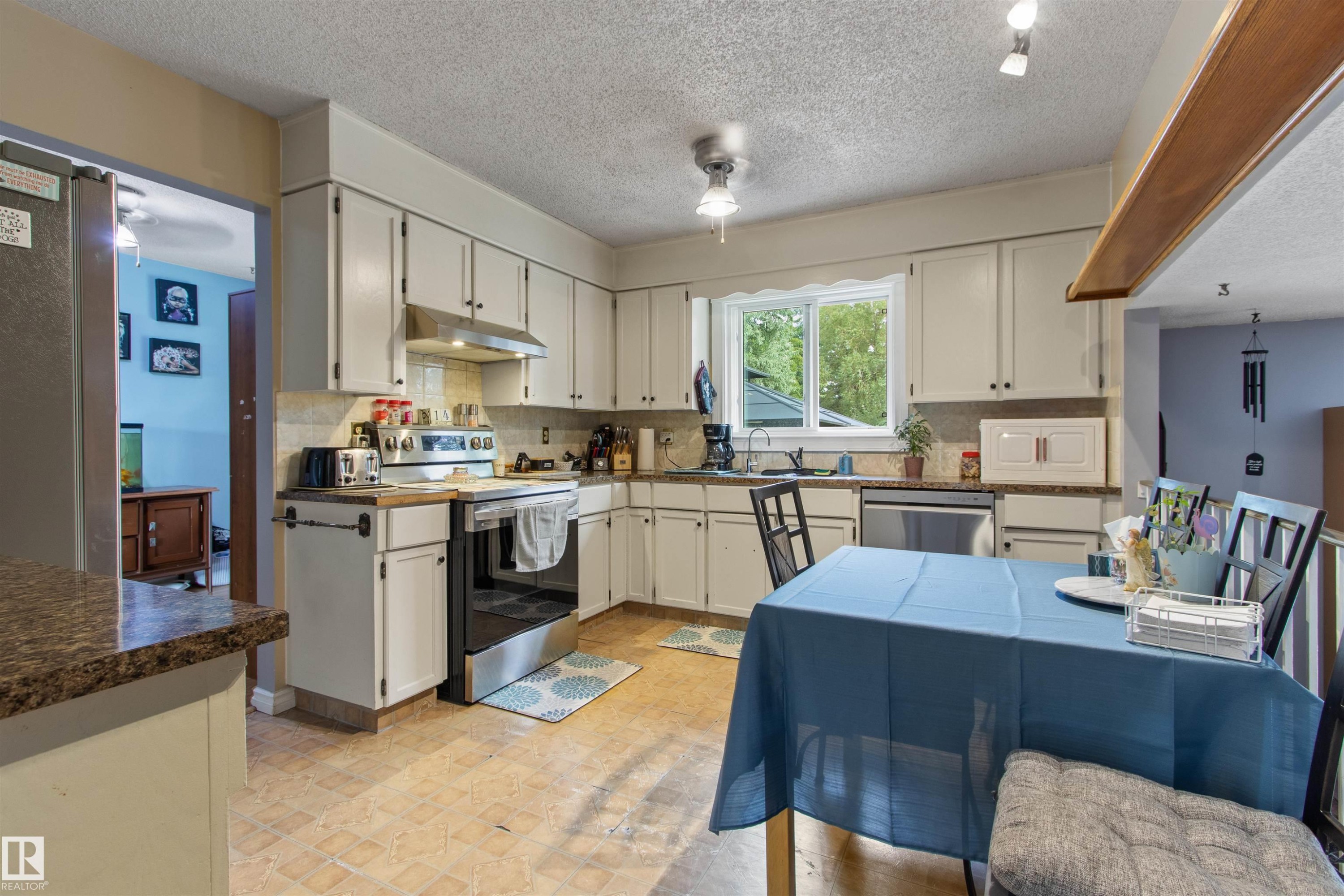 5403 43 Avenue, Drayton Valley, AB - Indoor Photo Showing Kitchen