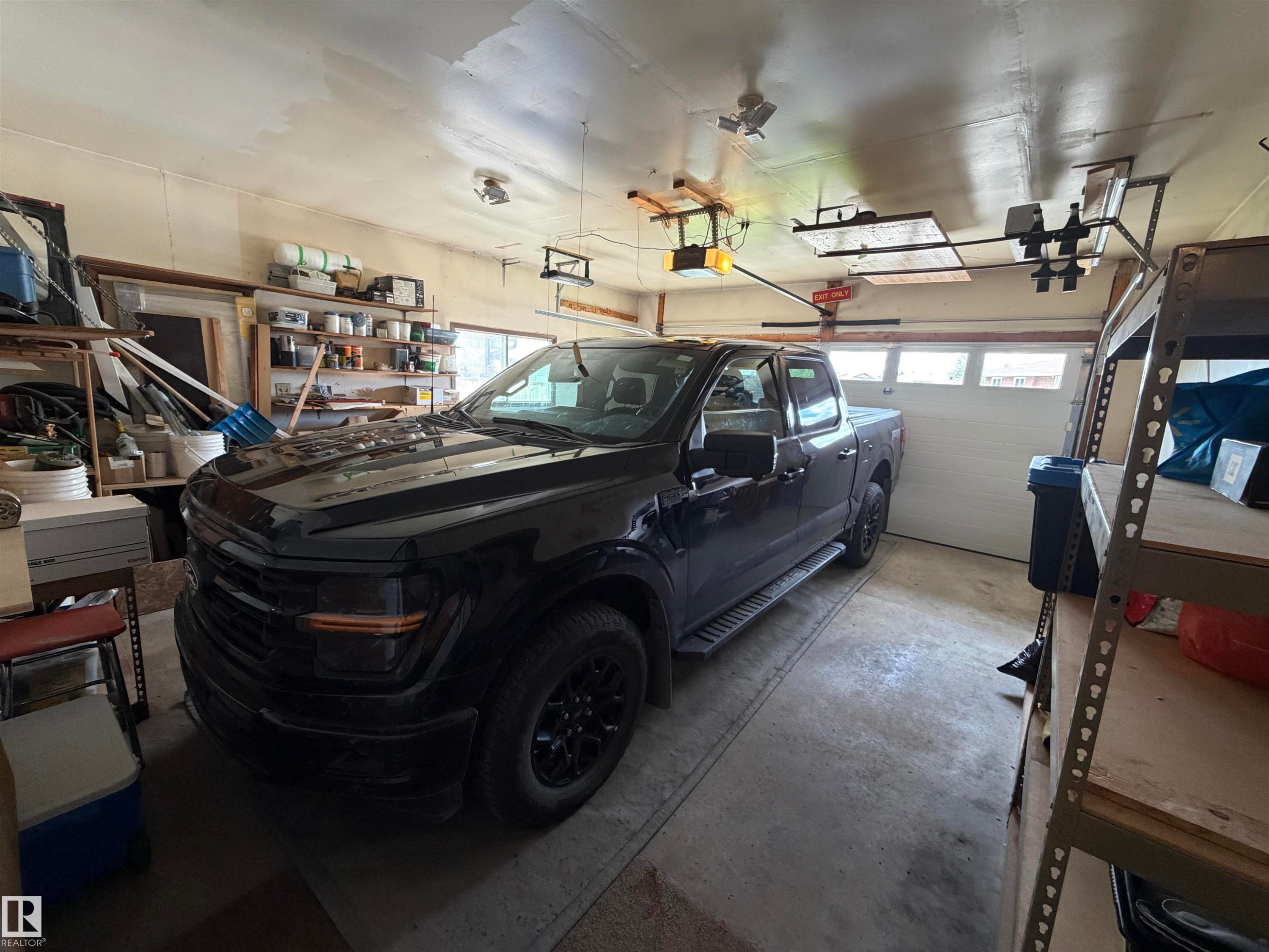 5403 43 Avenue, Drayton Valley, AB - Indoor Photo Showing Garage
