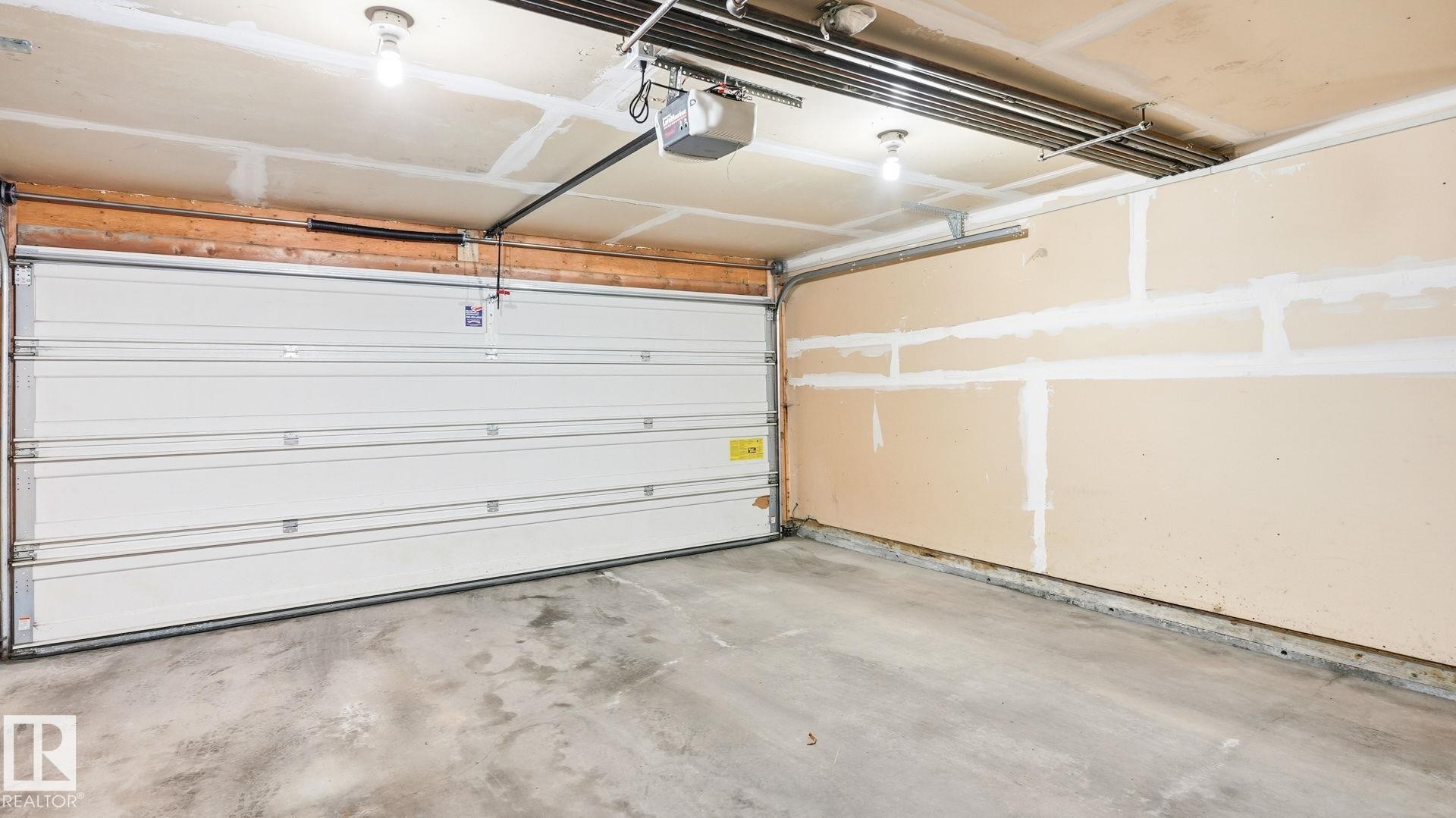 #58 8304 11 Av Sw, Edmonton, AB - Indoor Photo Showing Garage