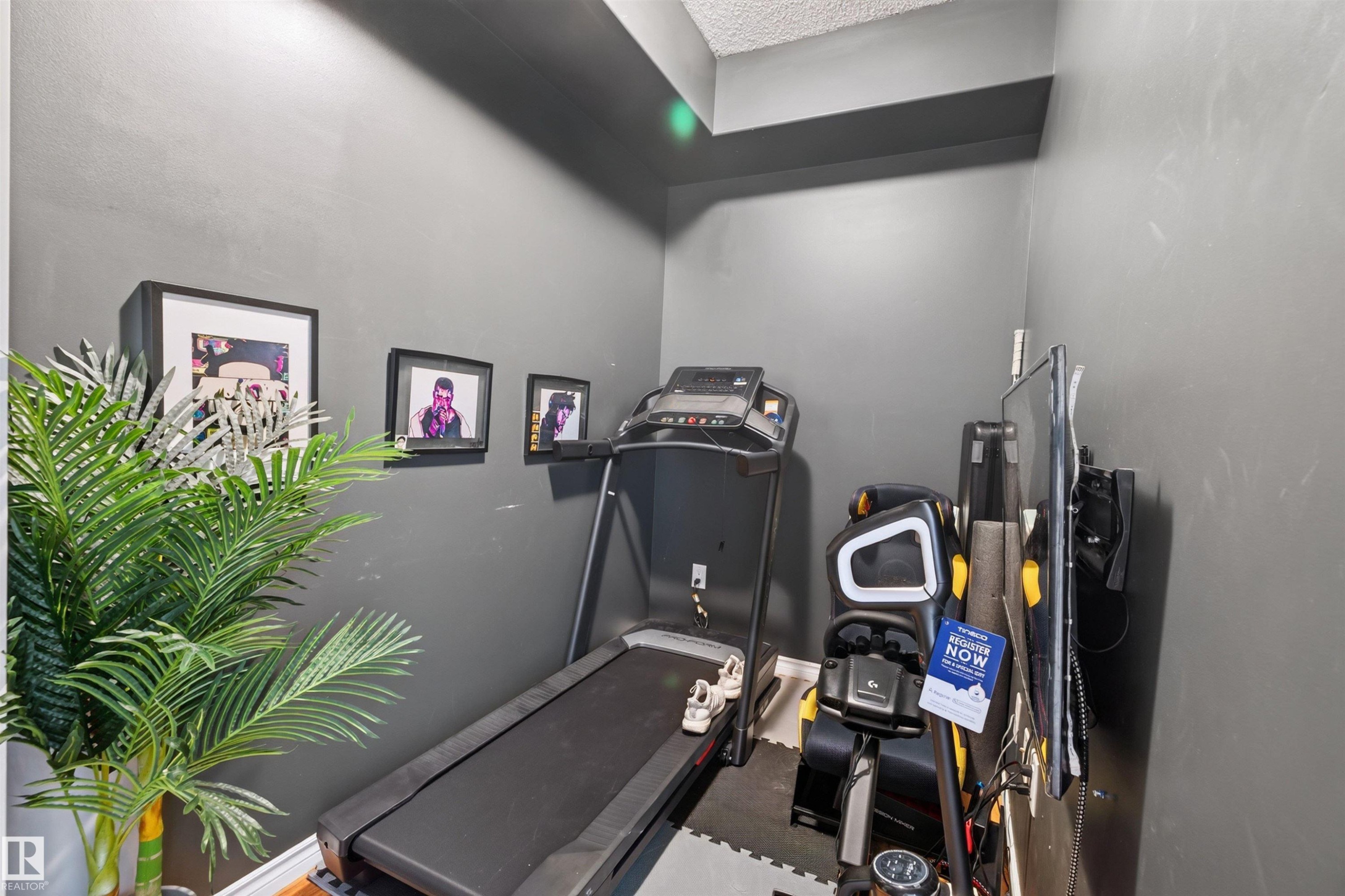 DEN/STORAGE/OFFICE SPACE - #107 16715 100 Av Nw, Edmonton, AB