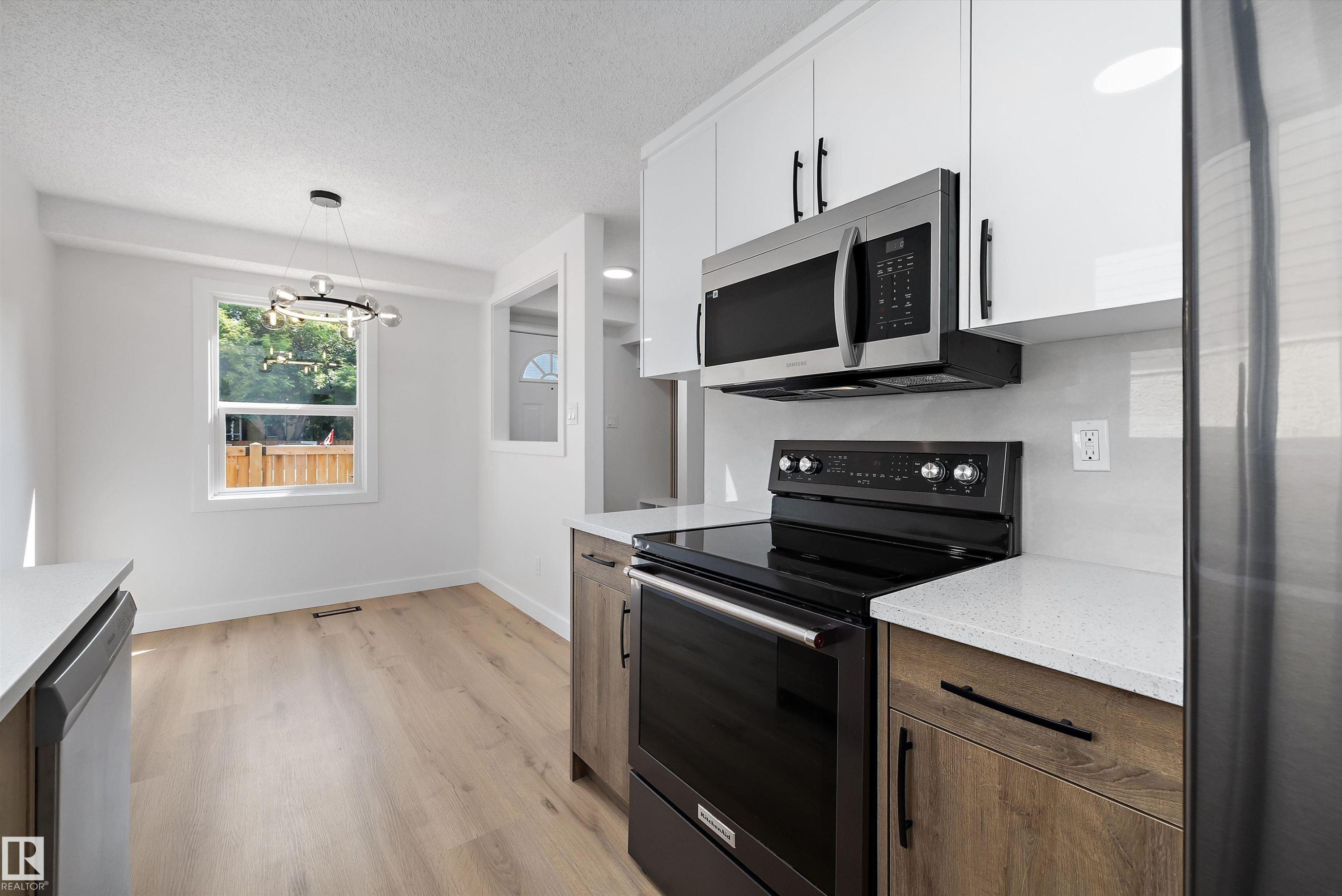 84 Willowdale Place Nw, Edmonton, AB - Indoor Photo Showing Kitchen