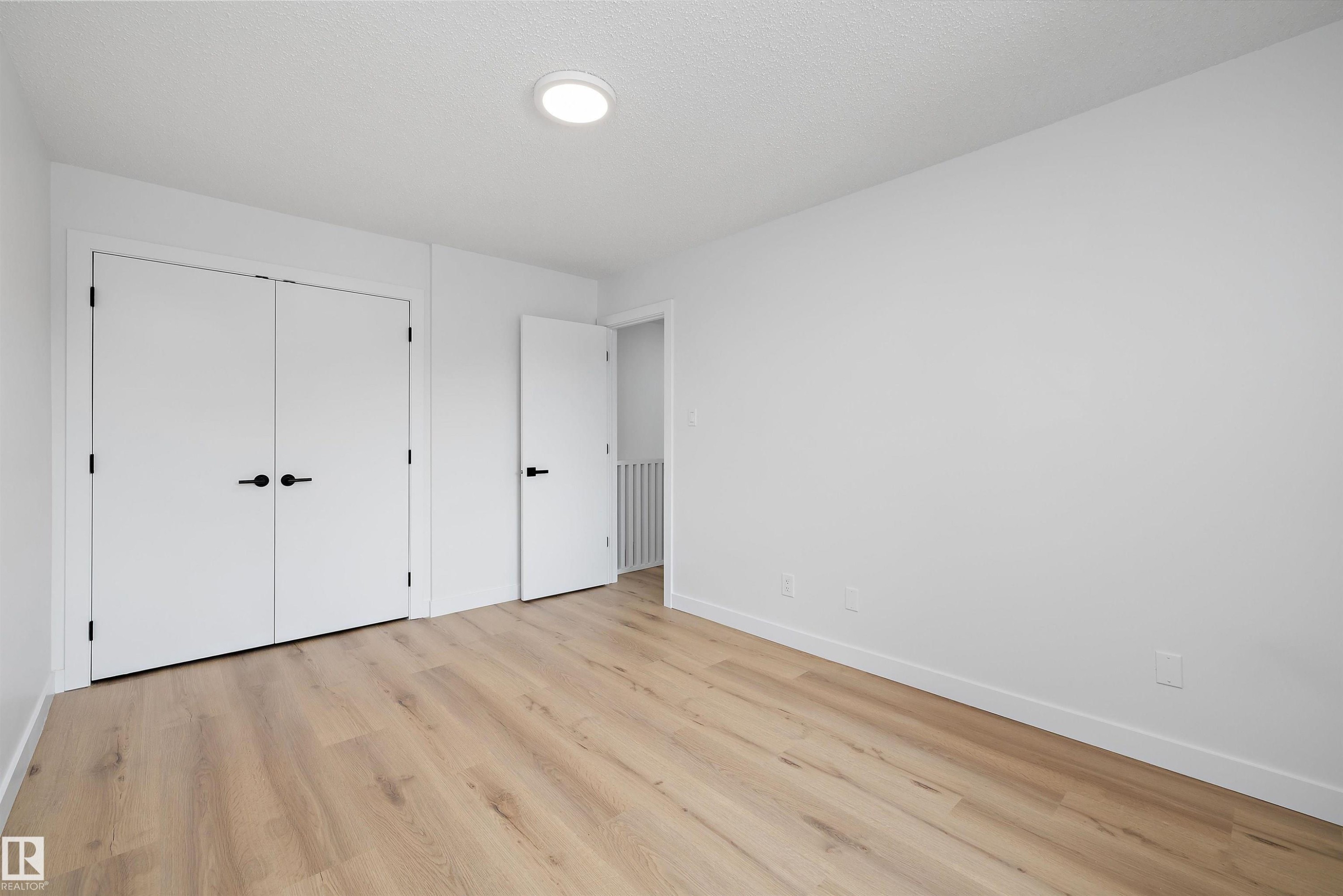 84 Willowdale Place Nw, Edmonton, AB - Indoor Photo Showing Other Room