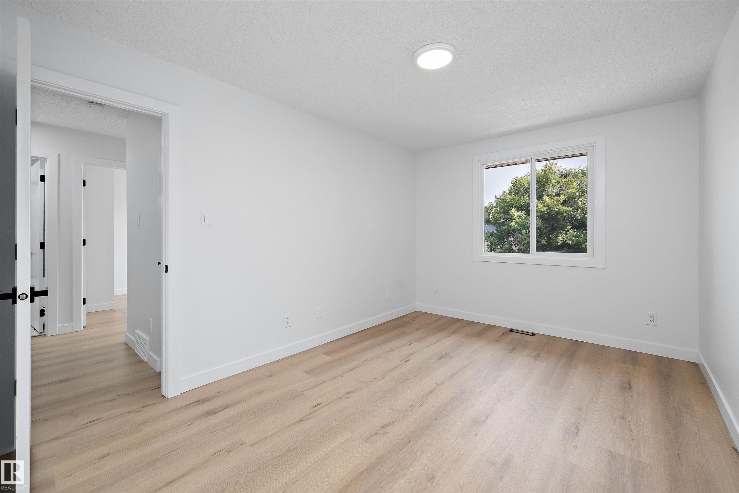 84 Willowdale Place Nw, Edmonton, AB - Indoor Photo Showing Other Room