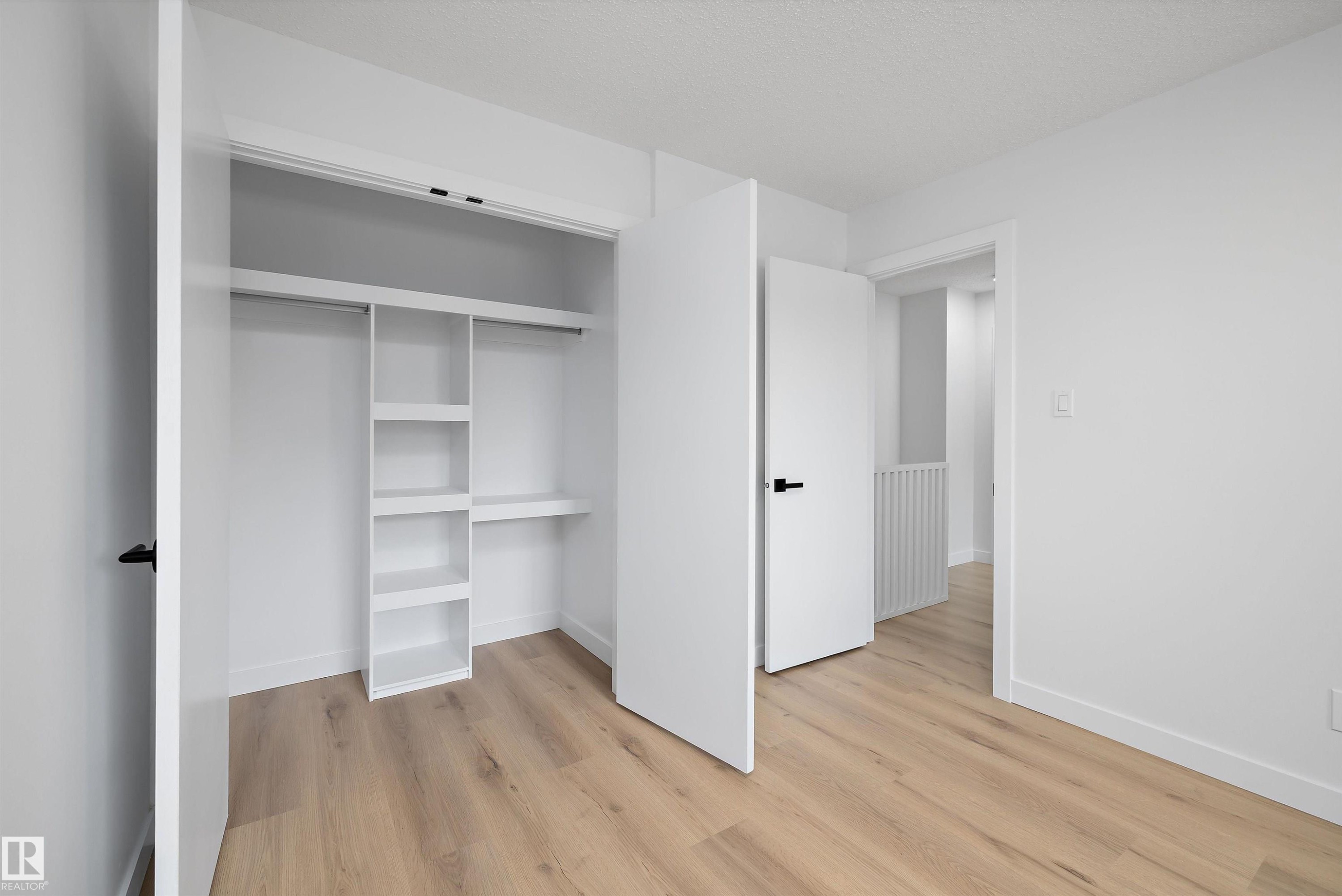 84 Willowdale Place Nw, Edmonton, AB - Indoor Photo Showing Other Room