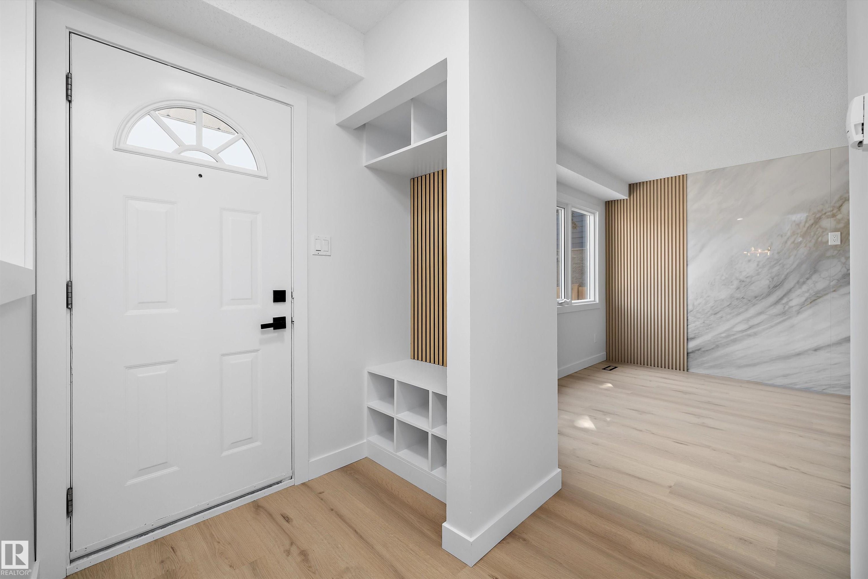 84 Willowdale Place Nw, Edmonton, AB - Indoor Photo Showing Other Room