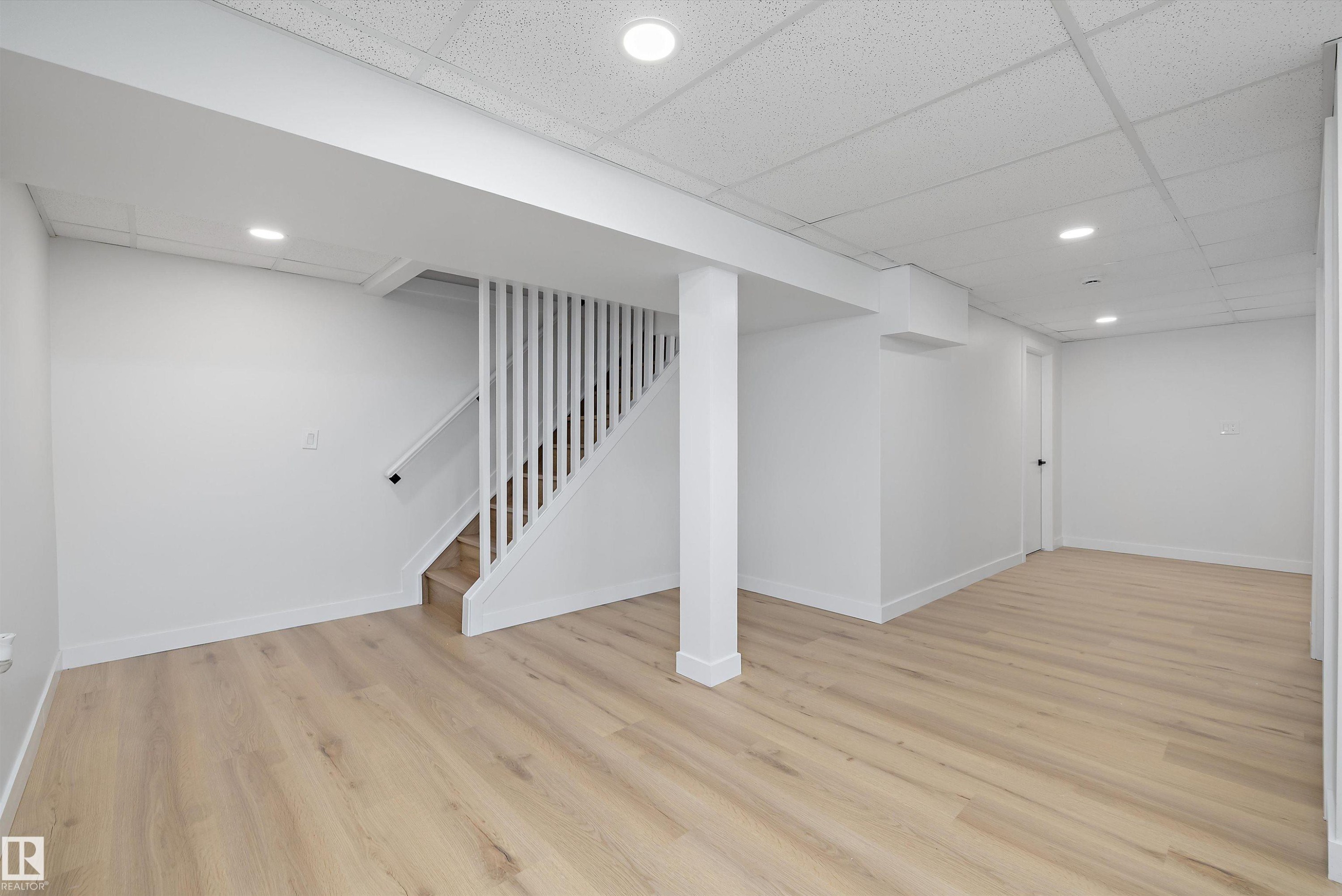 84 Willowdale Place Nw, Edmonton, AB - Indoor Photo Showing Other Room
