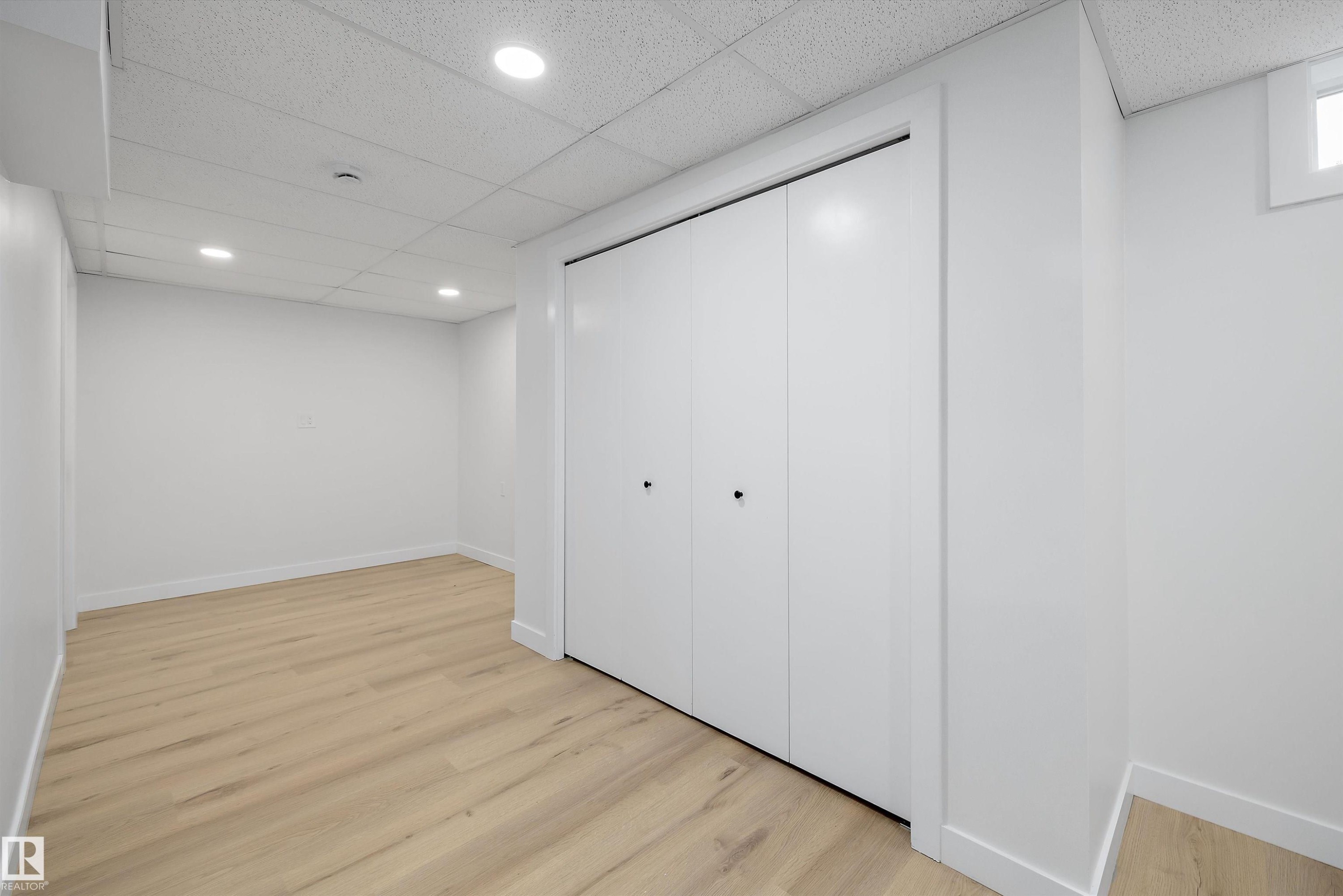 84 Willowdale Place Nw, Edmonton, AB - Indoor Photo Showing Other Room