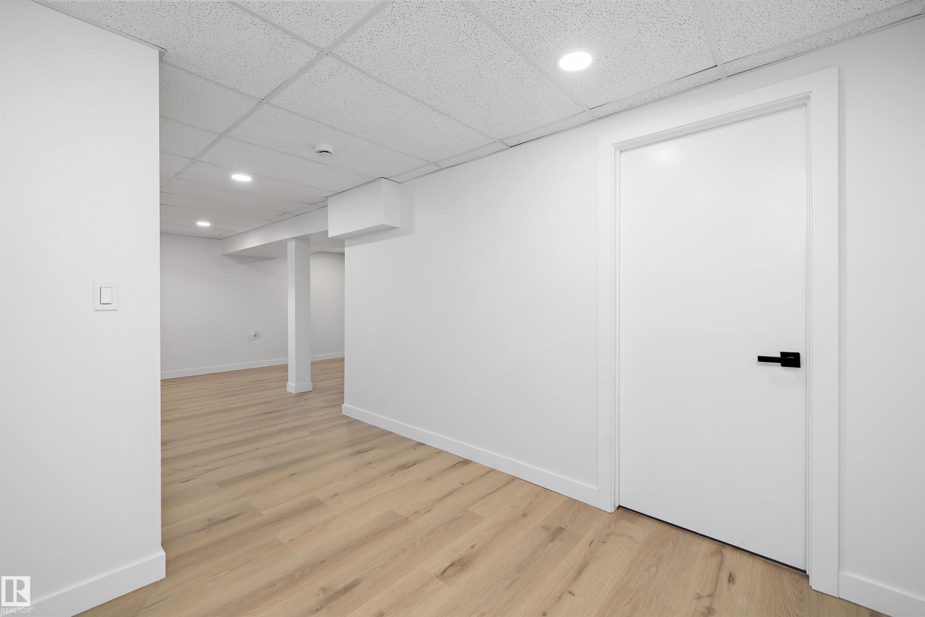 84 Willowdale Place Nw, Edmonton, AB - Indoor Photo Showing Other Room