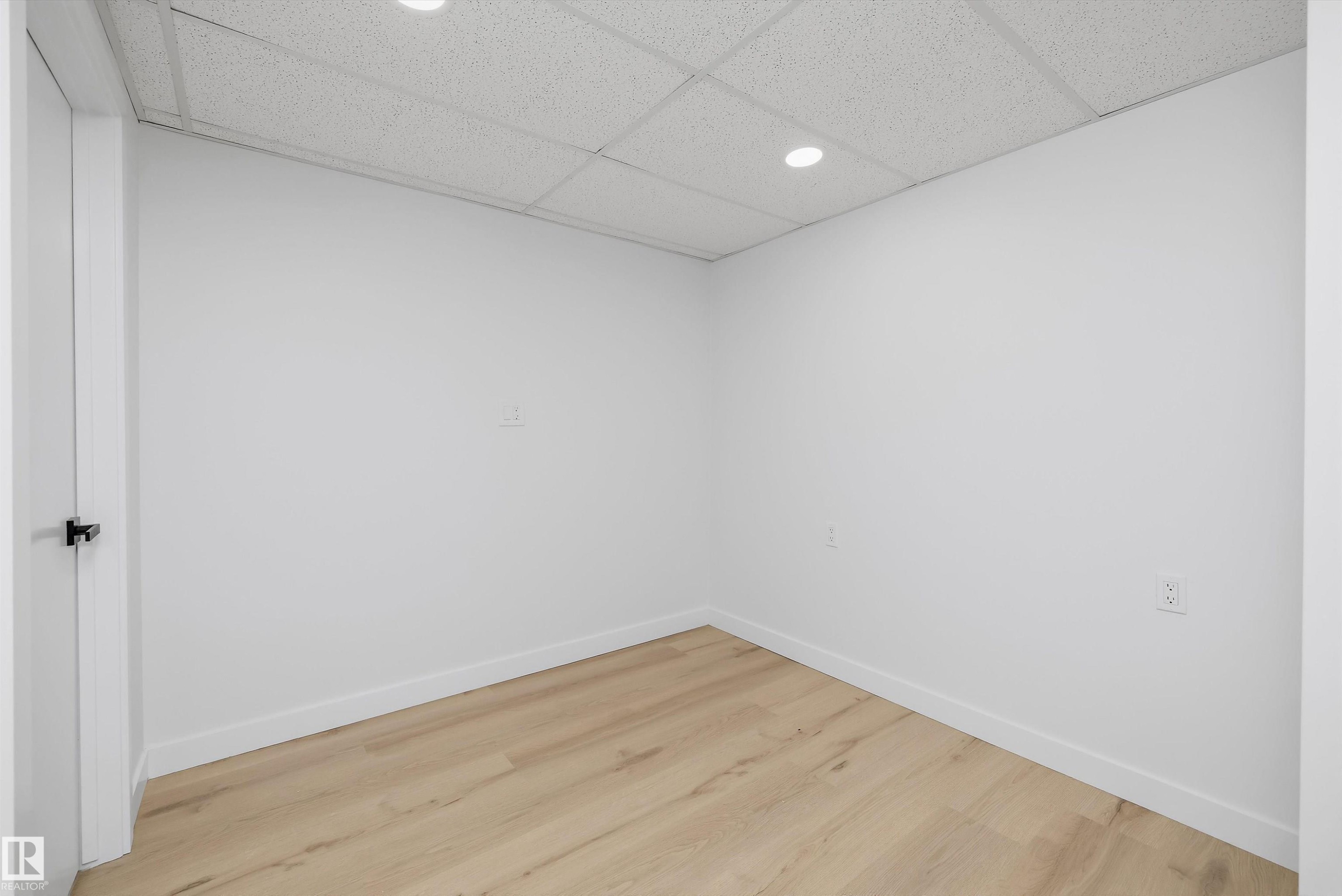 84 Willowdale Place Nw, Edmonton, AB - Indoor Photo Showing Other Room