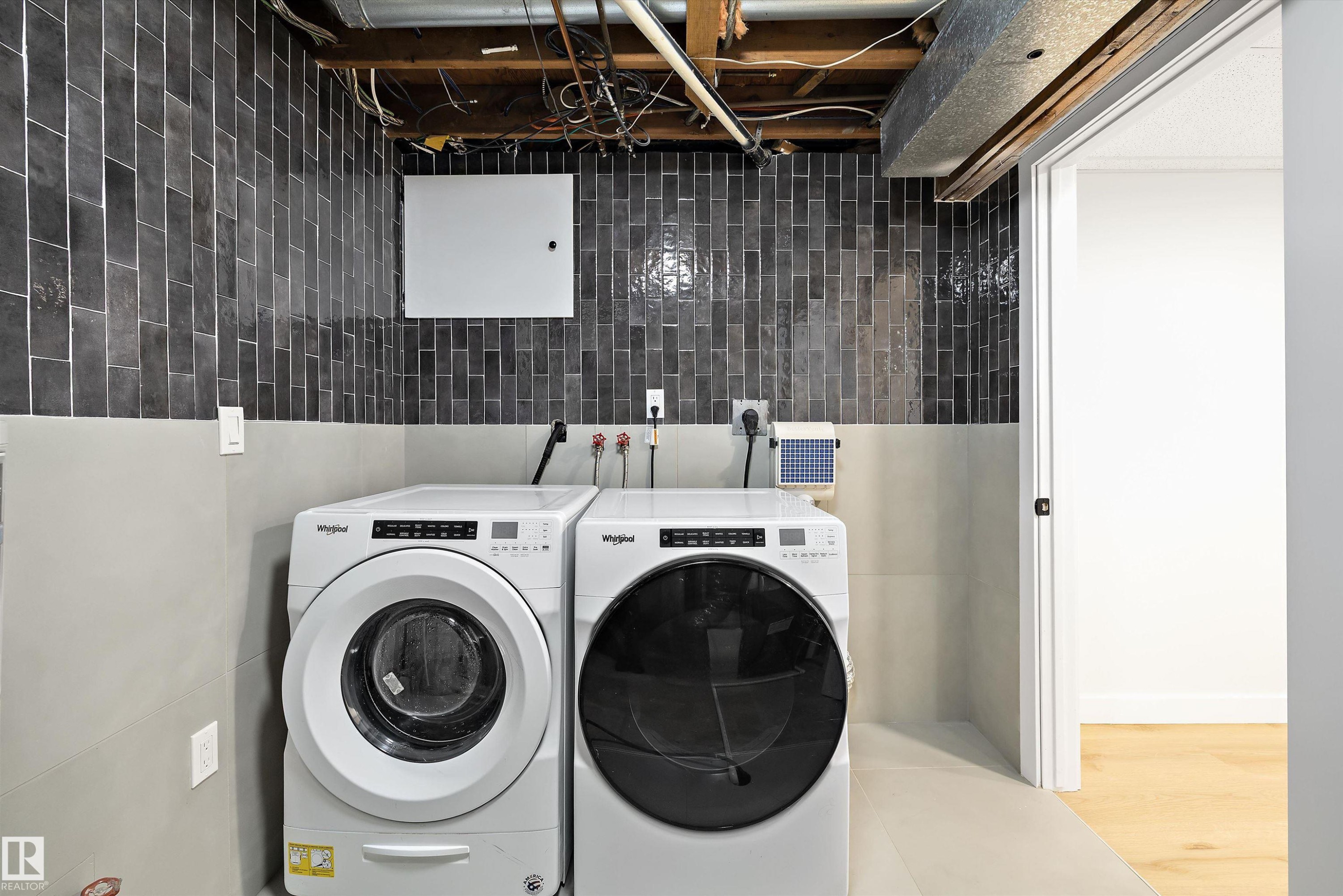 84 Willowdale Place Nw, Edmonton, AB - Indoor Photo Showing Laundry Room