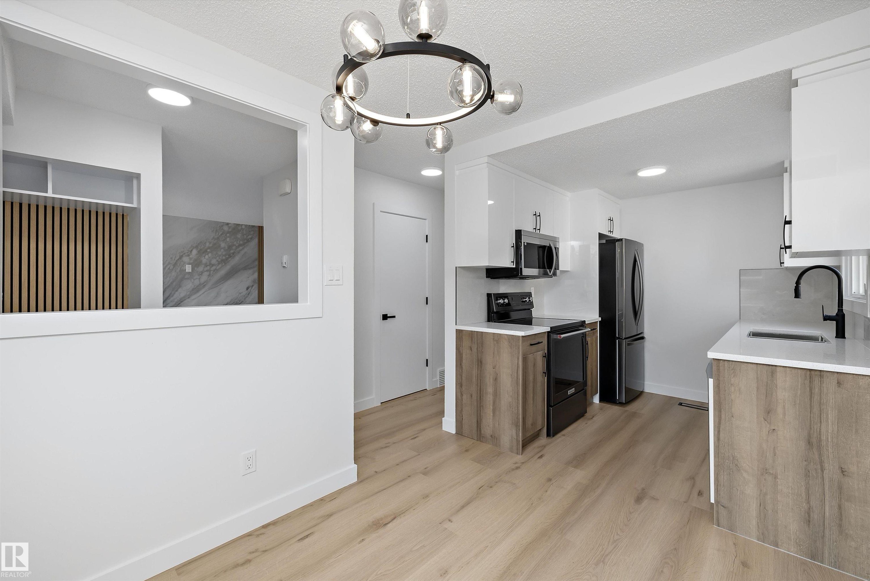 84 Willowdale Place Nw, Edmonton, AB - Indoor Photo Showing Kitchen