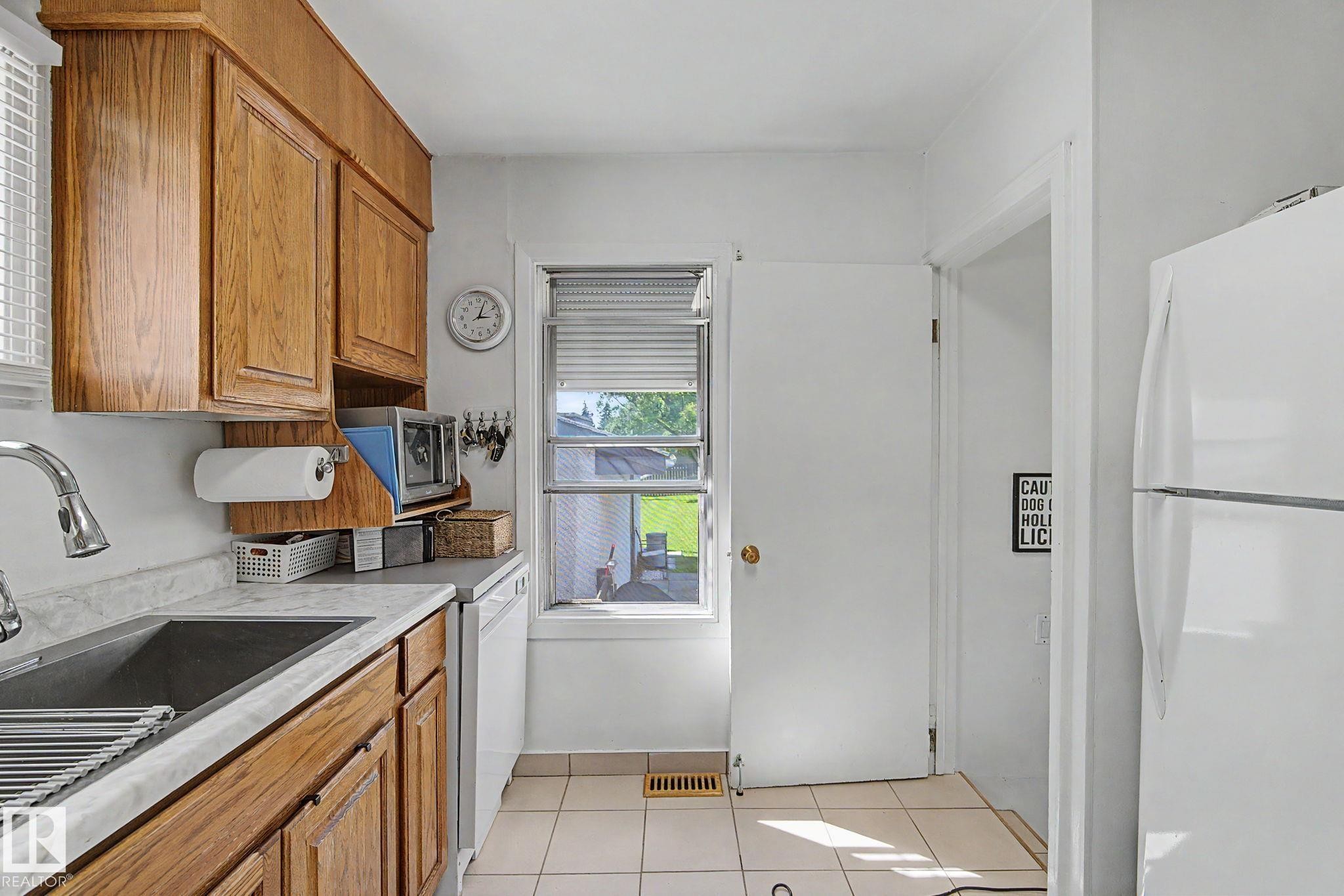 9706 159 Street Nw, Edmonton, AB - Indoor Photo Showing Kitchen