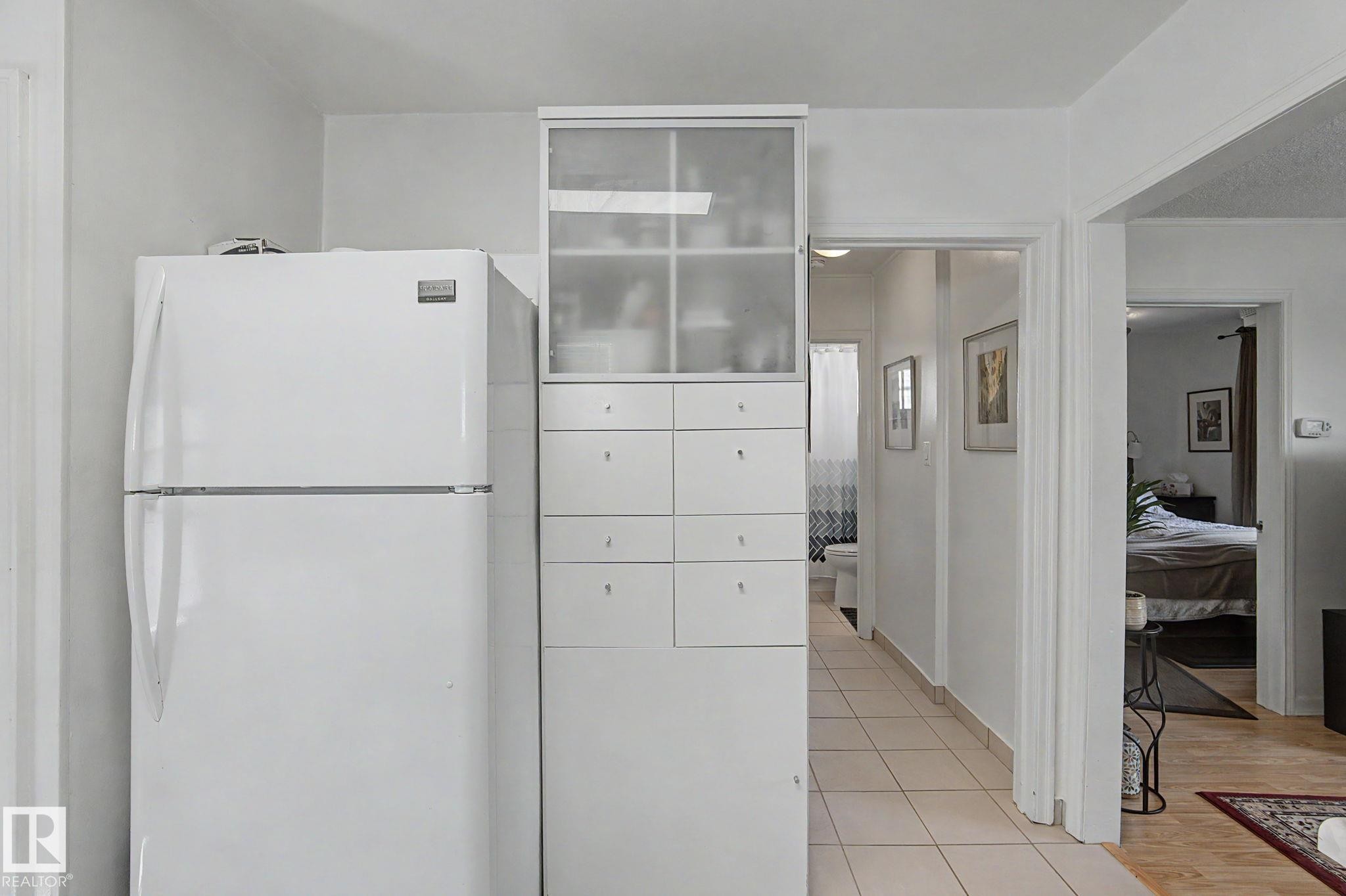 9706 159 Street Nw, Edmonton, AB - Indoor
