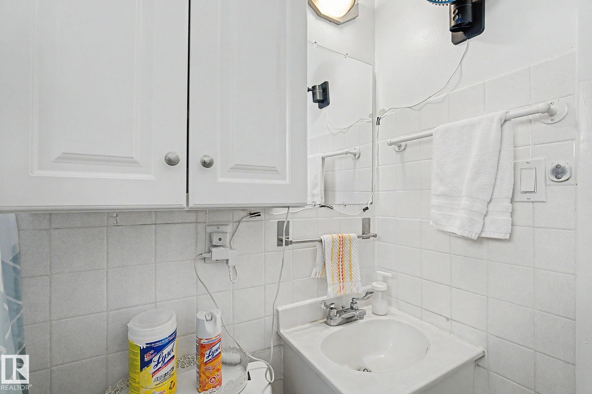 9706 159 Street Nw, Edmonton, AB - Indoor Photo Showing Bathroom