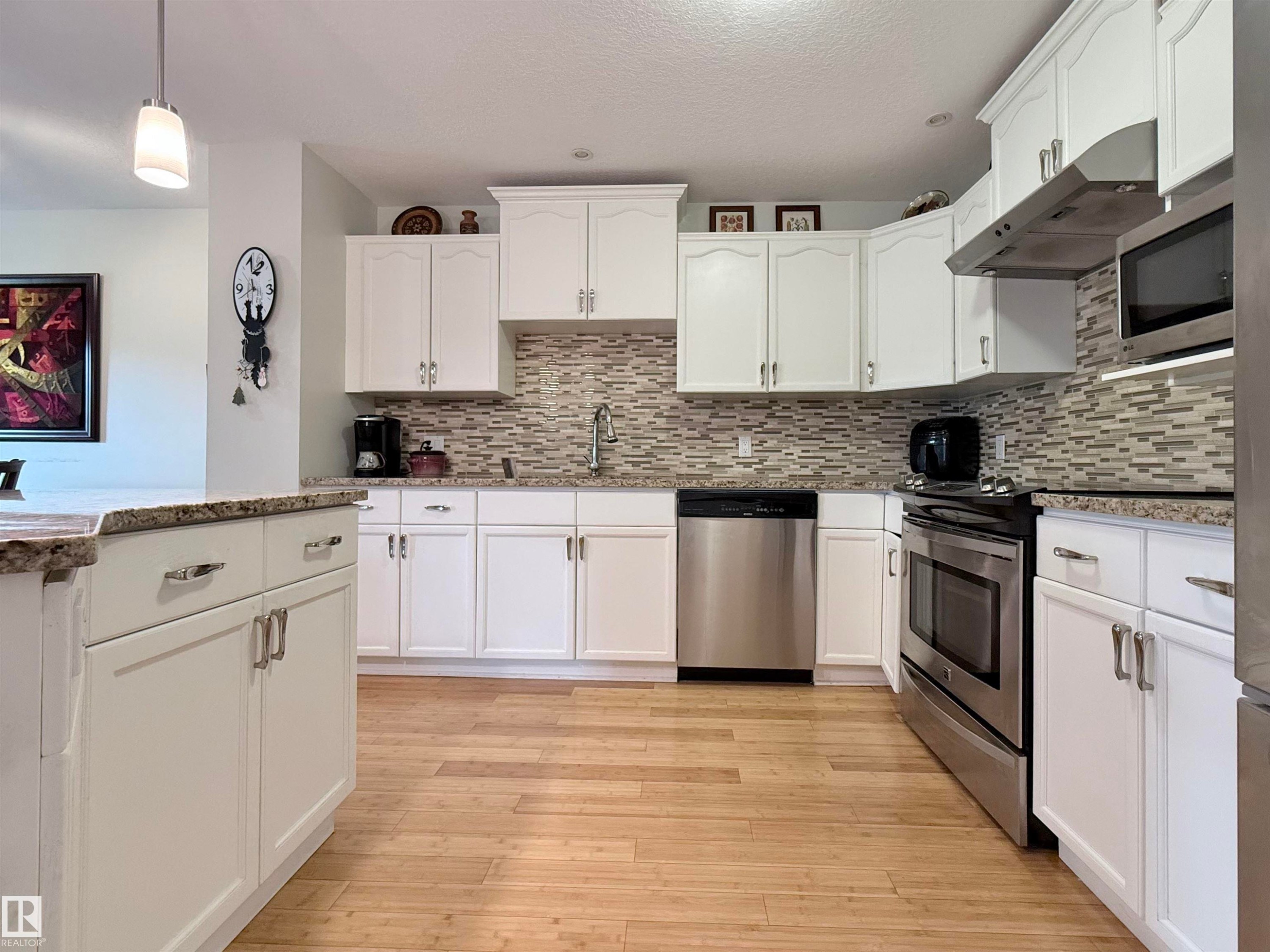 #403 3 Perron St, St. Albert, AB - Indoor Photo Showing Kitchen With Upgraded Kitchen
