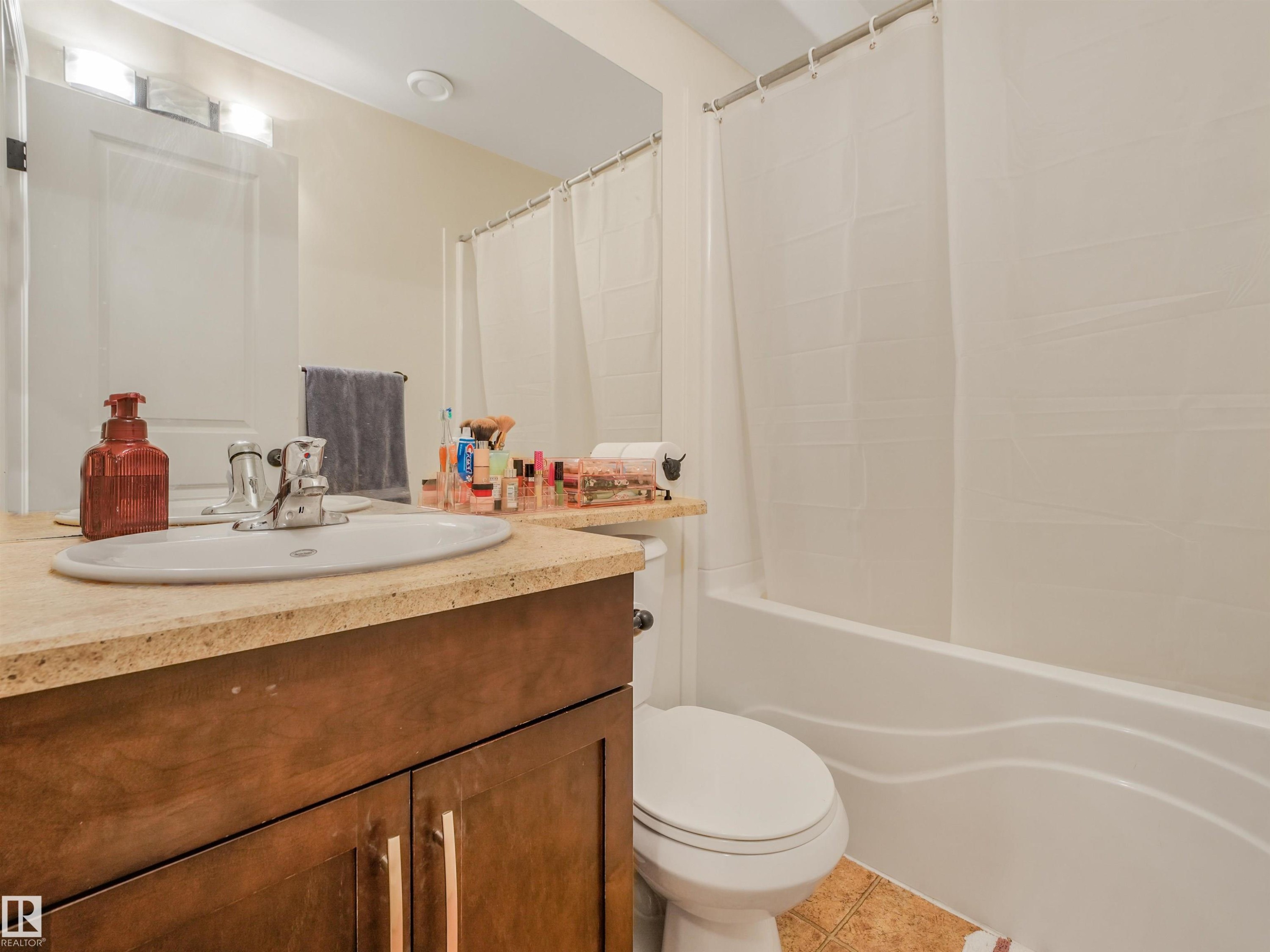 10230 148 Street Nw, Edmonton, AB - Indoor Photo Showing Bathroom
