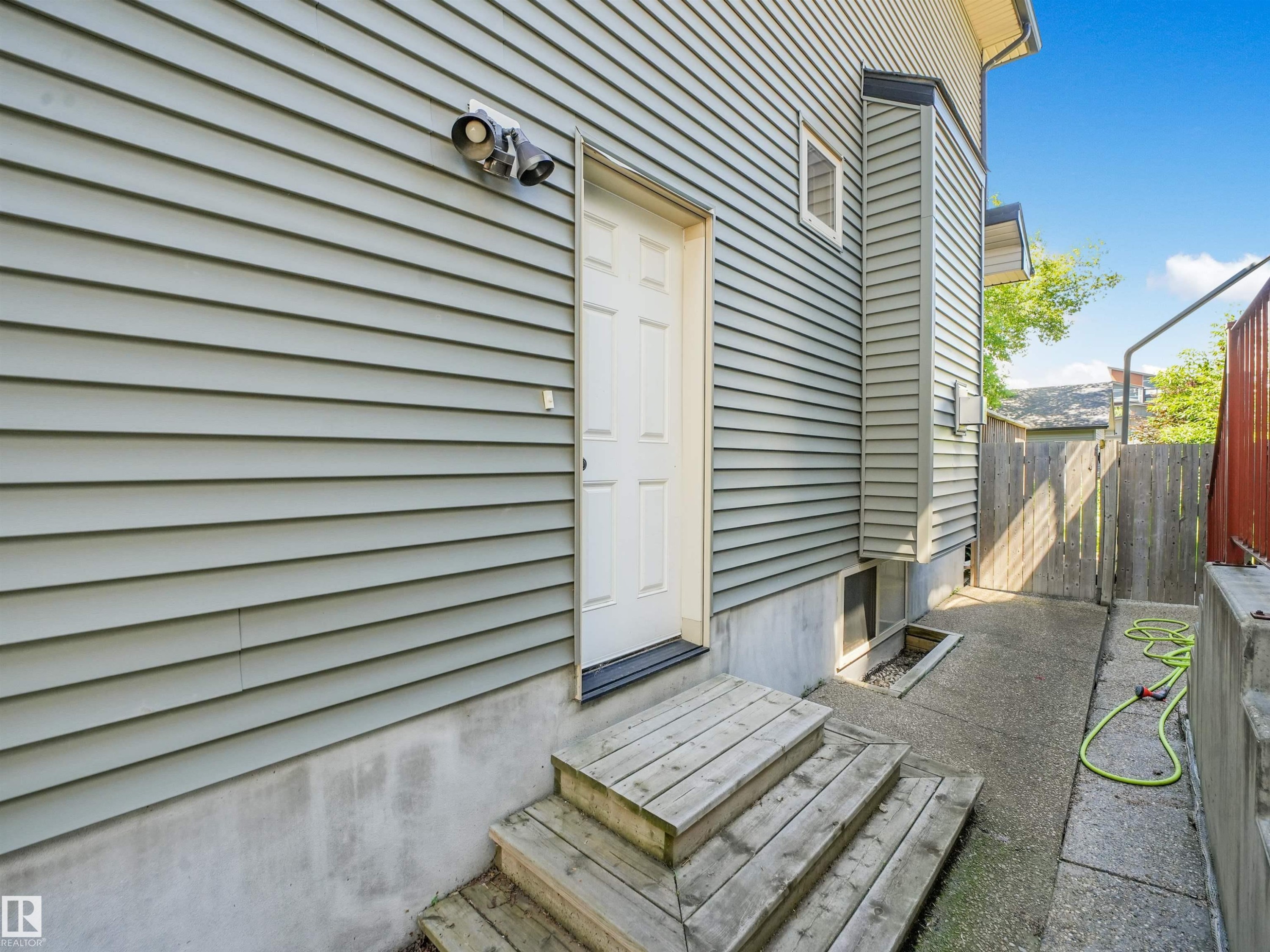 10230 148 Street Nw, Edmonton, AB - Outdoor