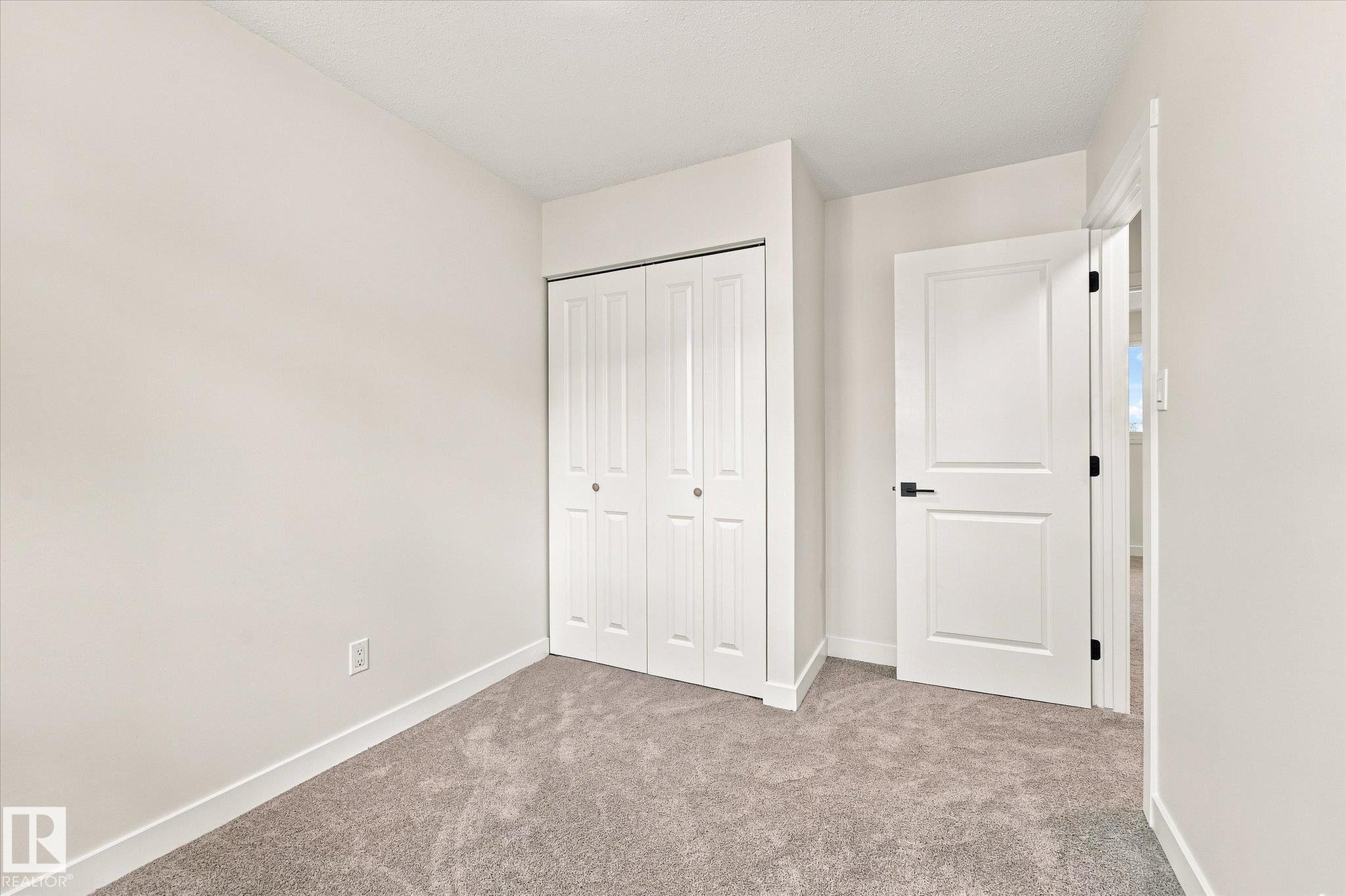 Neutral paint throughout - 18307 66 Avenue Nw, Edmonton, AB - Indoor Photo Showing Other Room
