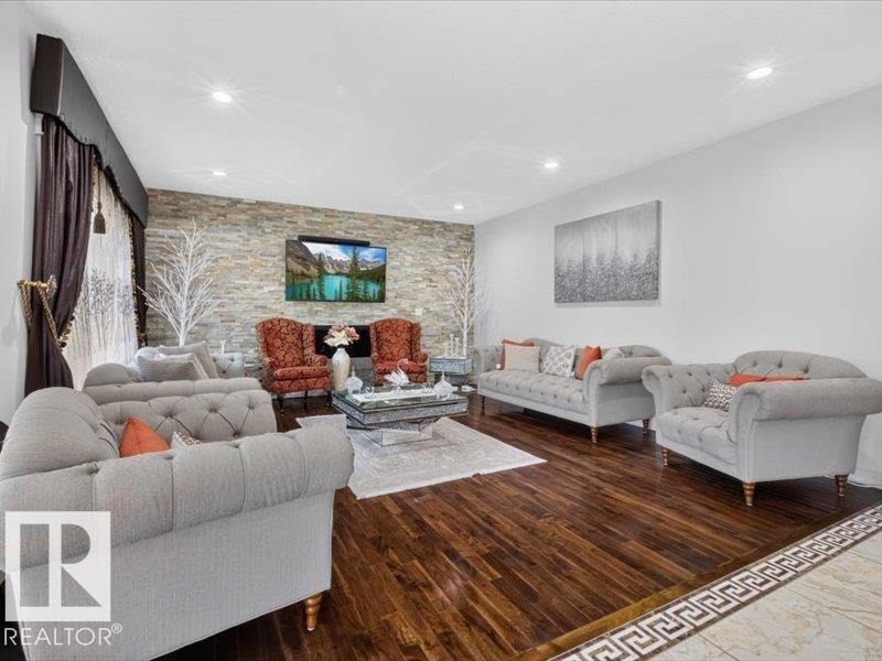 17411 106 Street Nw, Edmonton, AB - Indoor Photo Showing Living Room