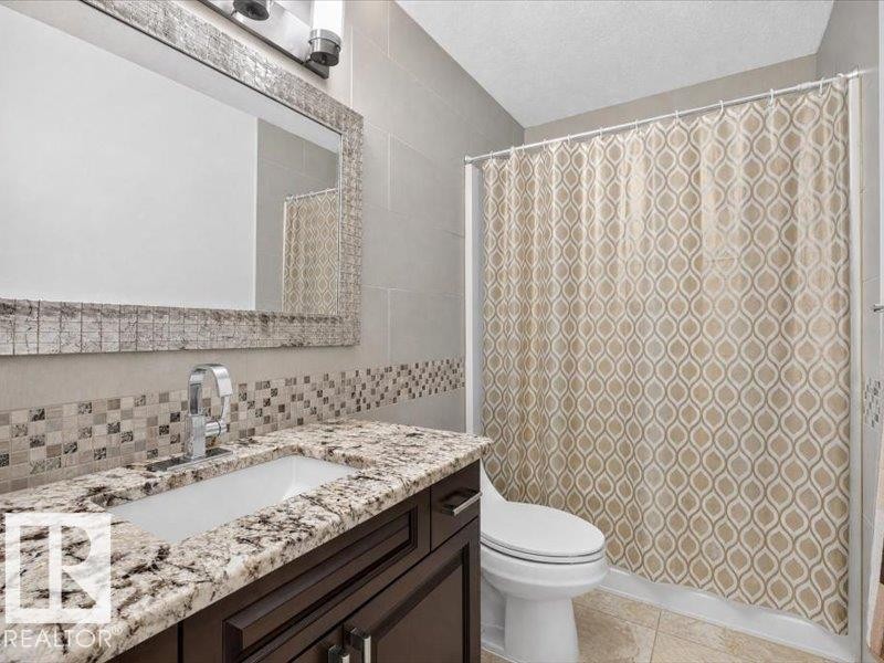 17411 106 Street Nw, Edmonton, AB - Indoor Photo Showing Bathroom