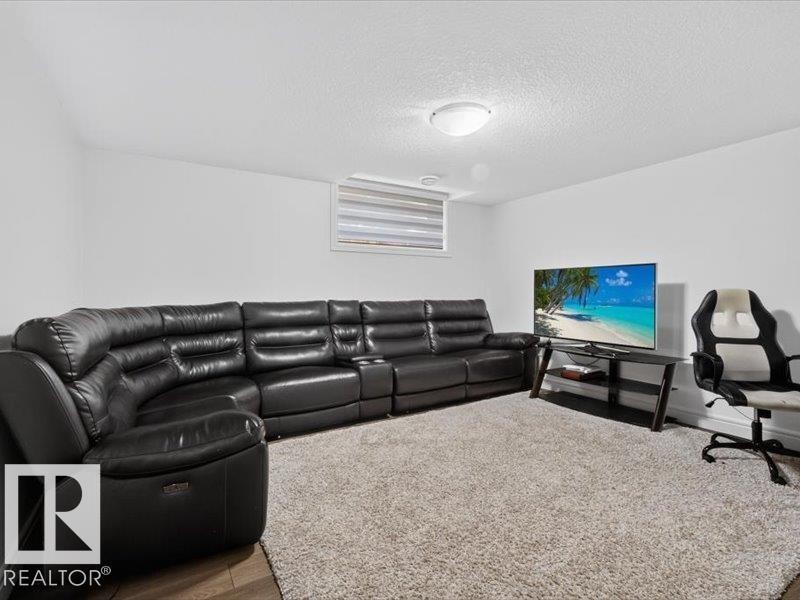 17411 106 Street Nw, Edmonton, AB - Indoor Photo Showing Living Room