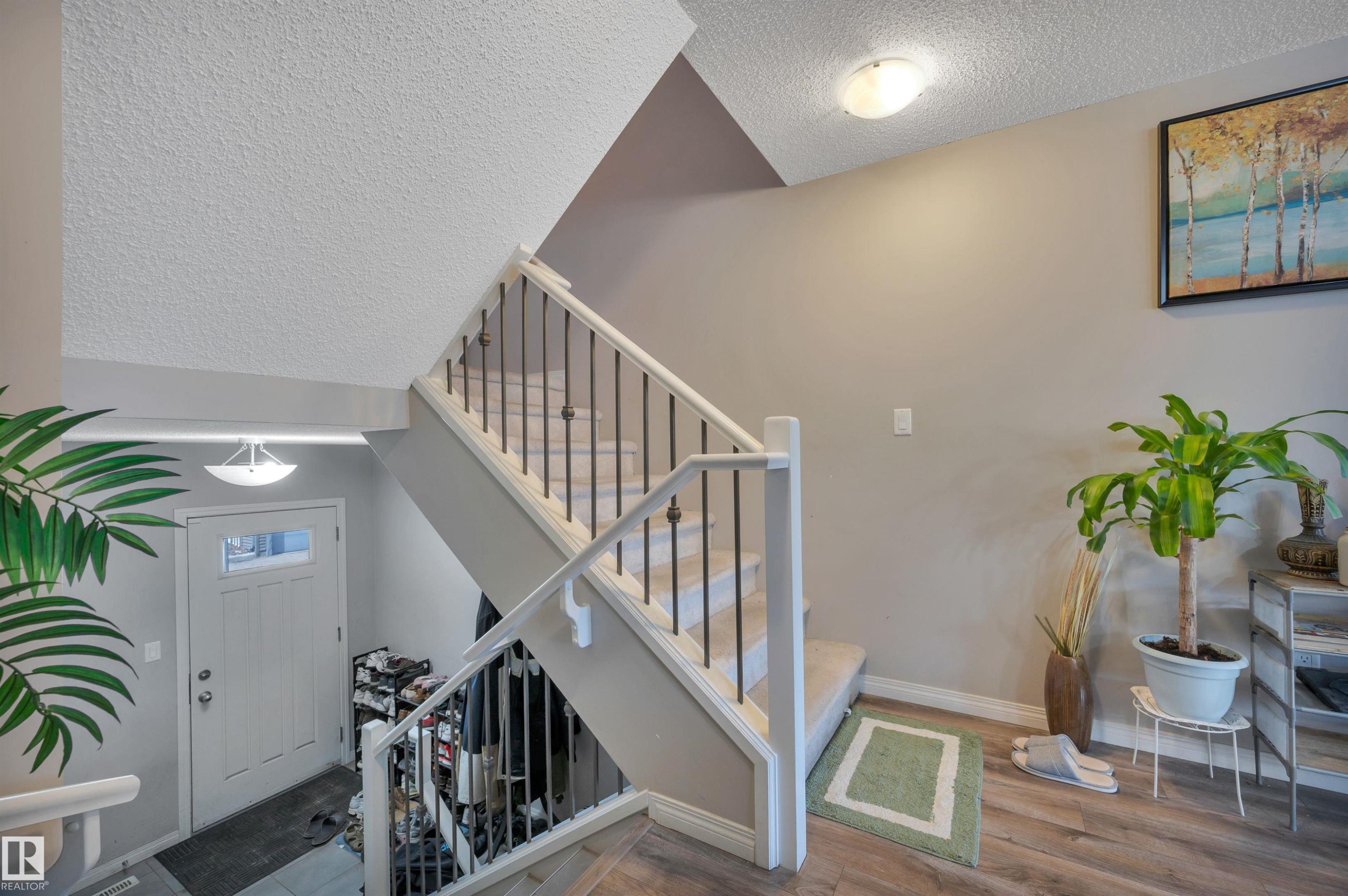 7503 Getty Gate Gate Nw, Edmonton, AB - Indoor Photo Showing Other Room
