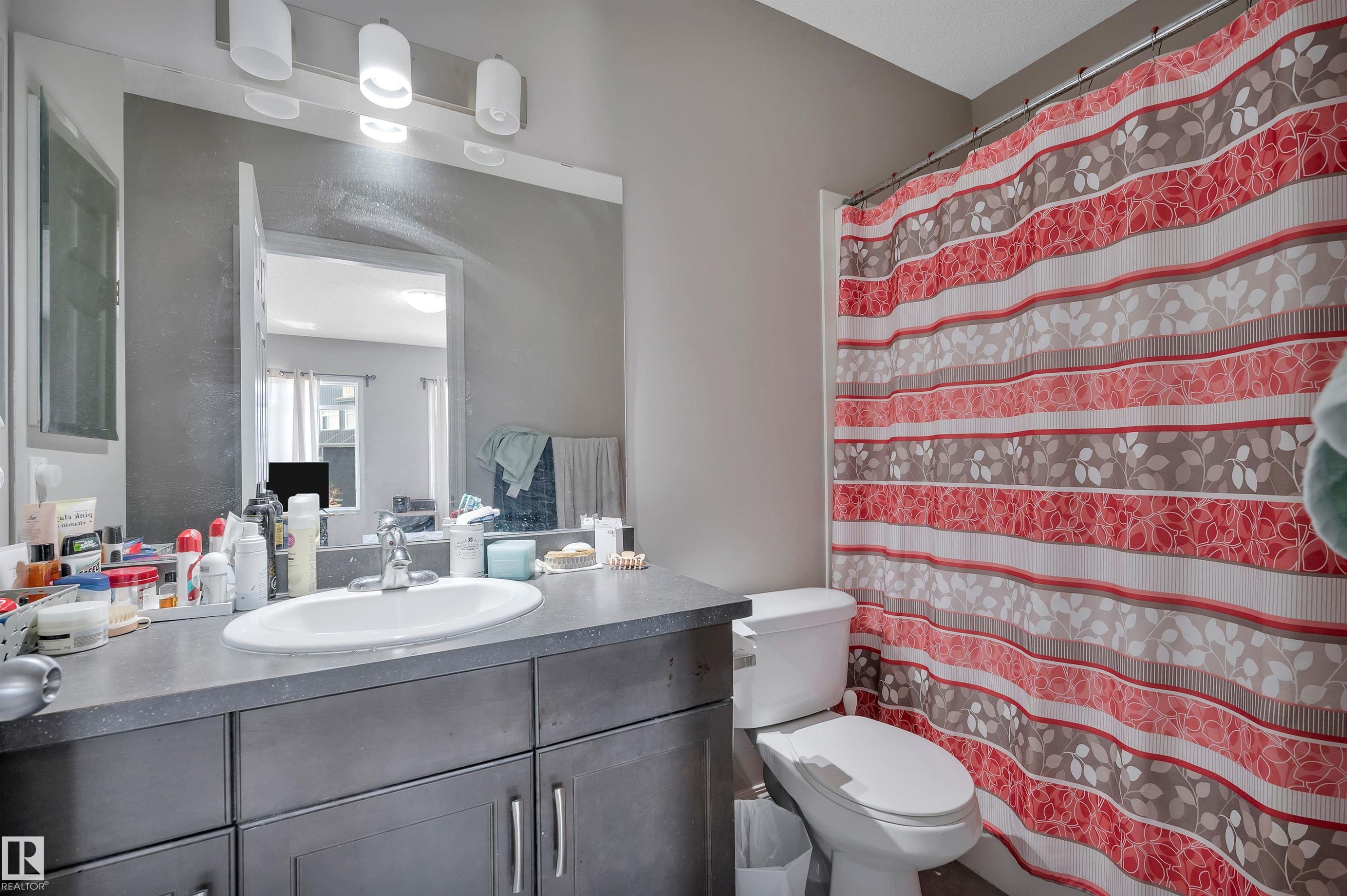 7503 Getty Gate Gate Nw, Edmonton, AB - Indoor Photo Showing Bathroom