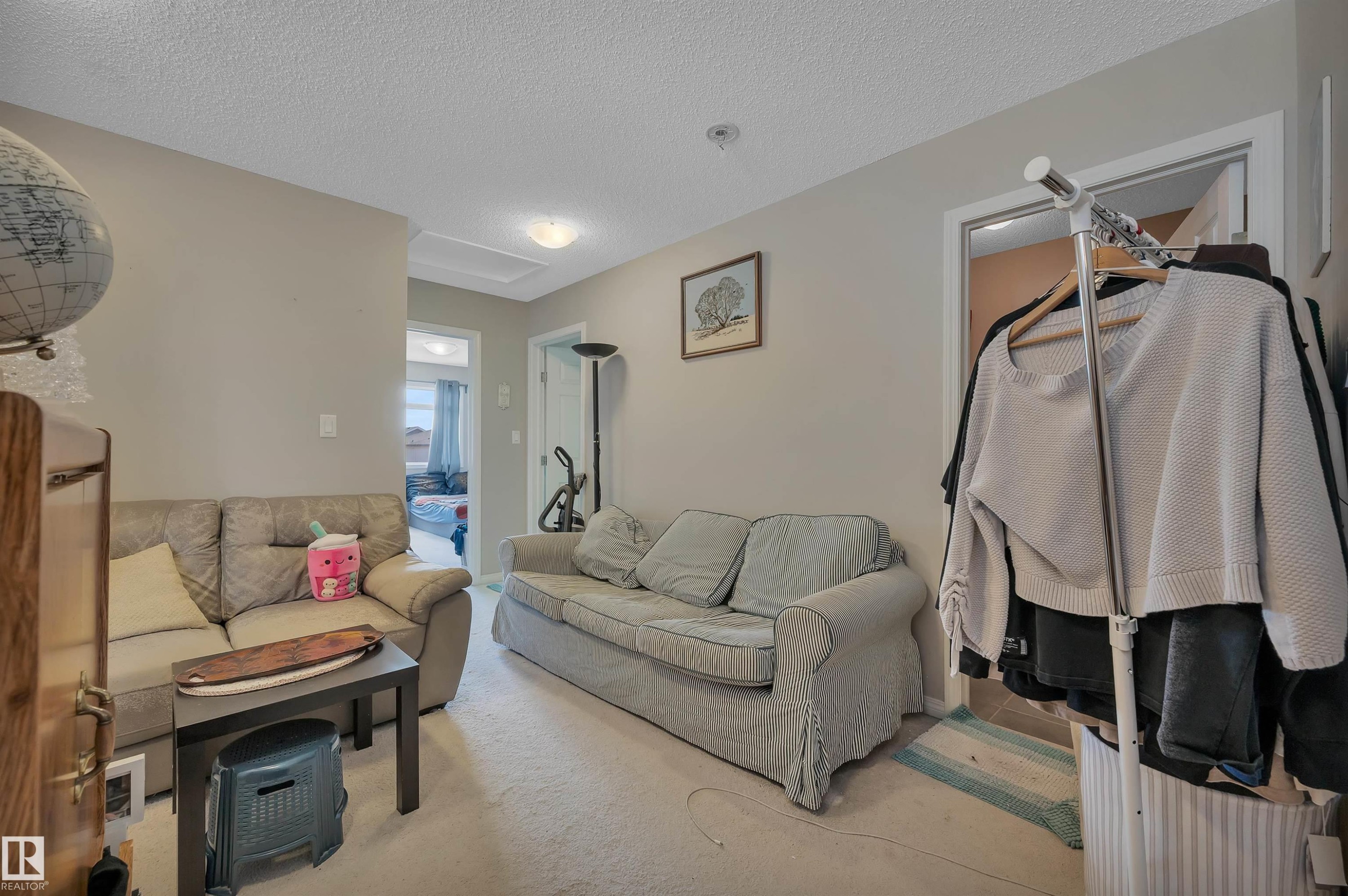 7503 Getty Gate Gate Nw, Edmonton, AB - Indoor Photo Showing Living Room