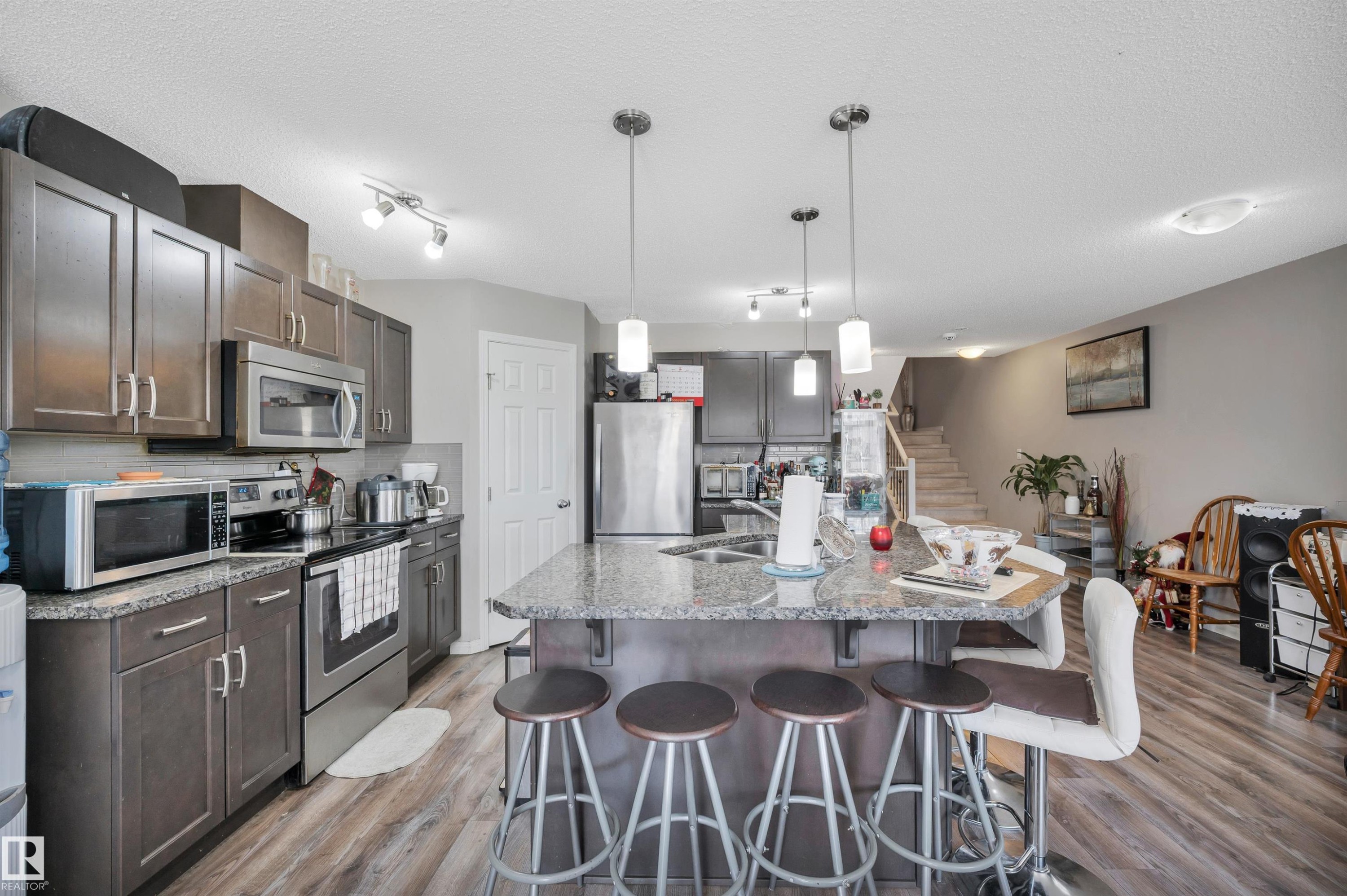 7503 Getty Gate Gate Nw, Edmonton, AB - Indoor Photo Showing Kitchen With Upgraded Kitchen