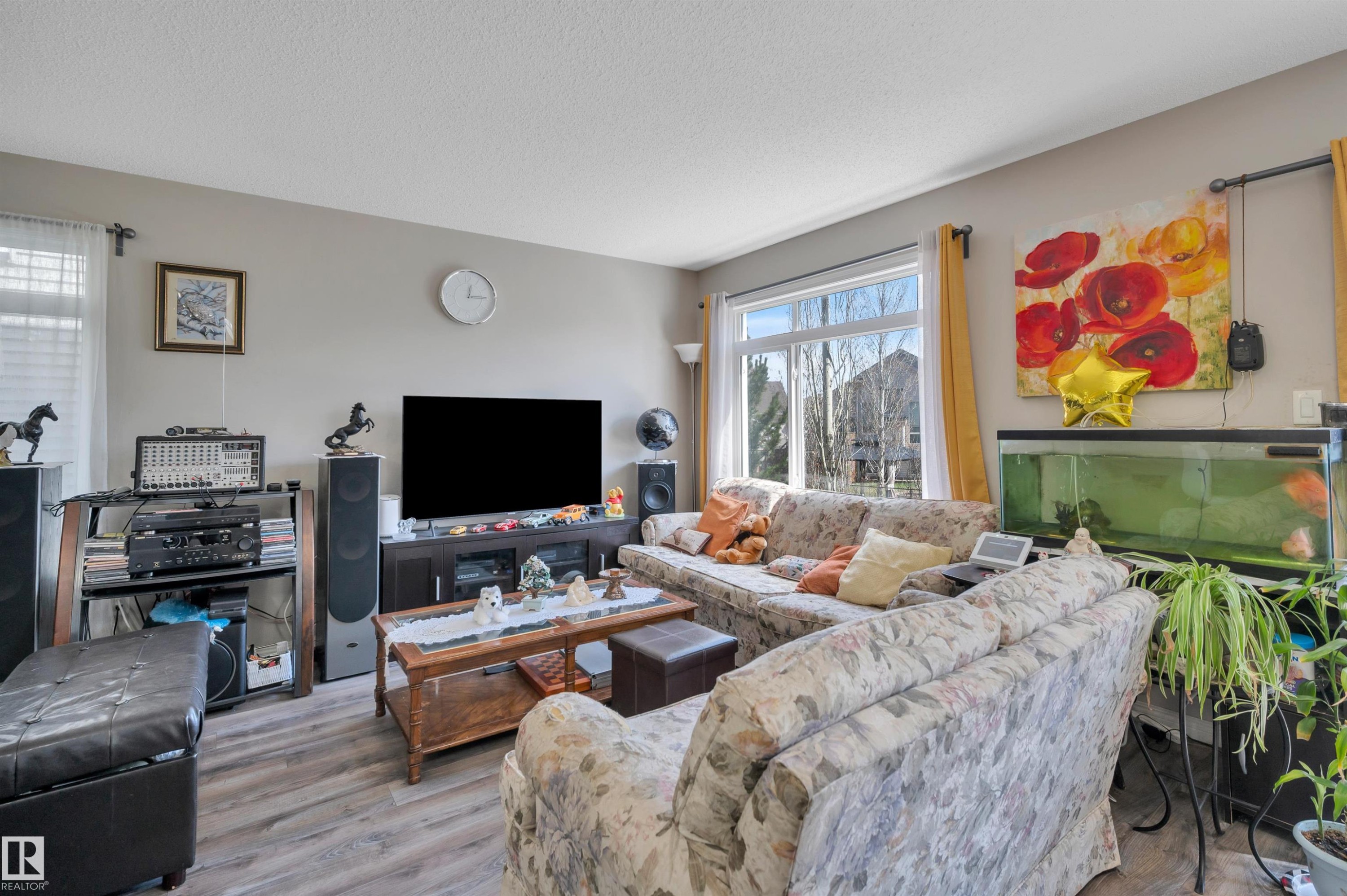 7503 Getty Gate Gate Nw, Edmonton, AB - Indoor Photo Showing Living Room