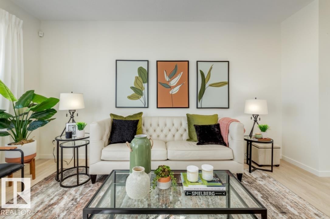 2040 194 Street Nw, Edmonton, AB - Indoor Photo Showing Living Room