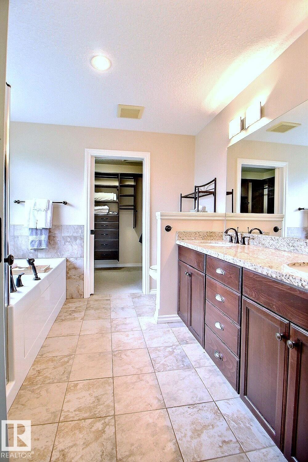 1231 37A Avenue Nw, Edmonton, AB - Indoor