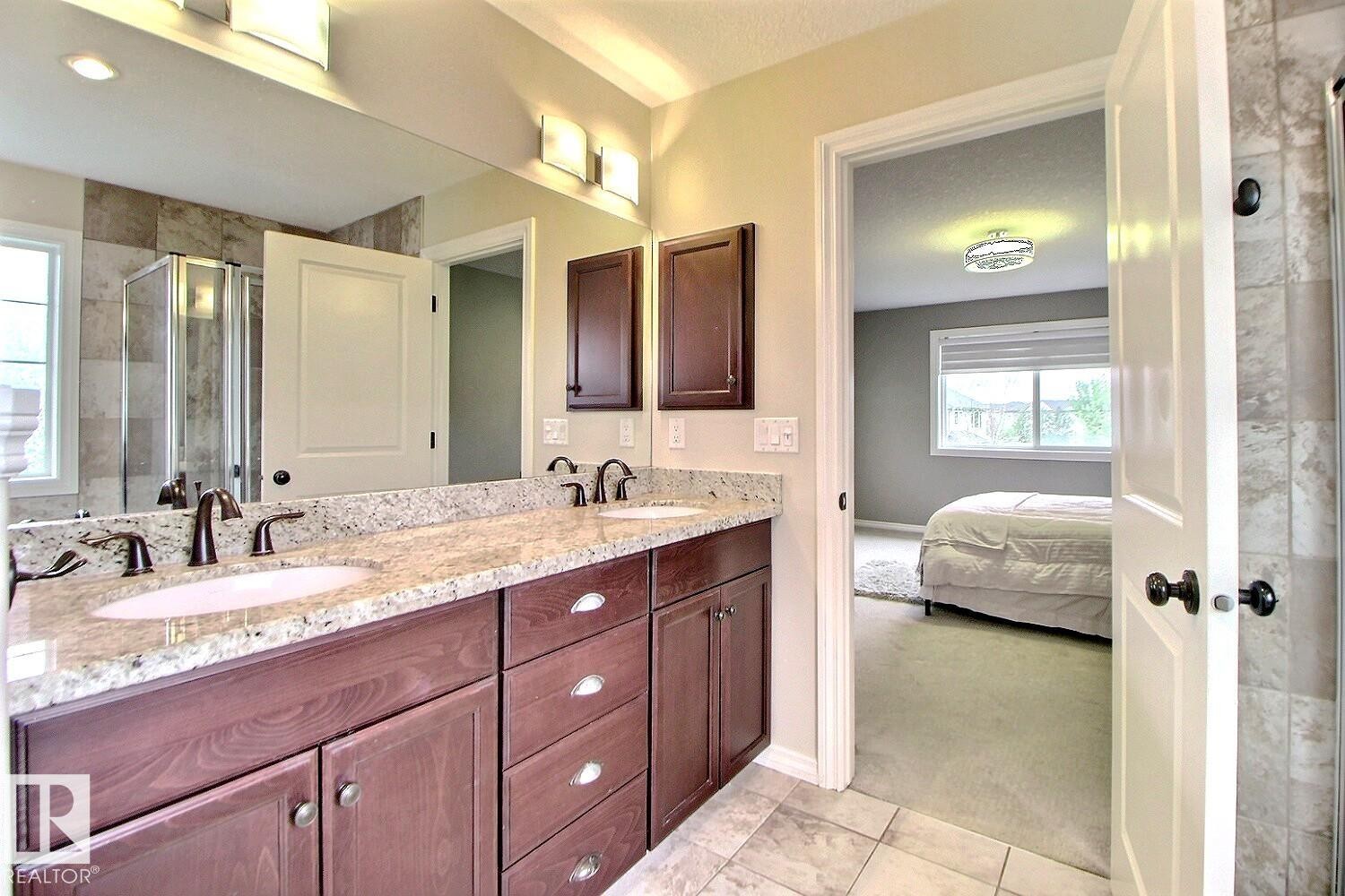 1231 37A Avenue Nw, Edmonton, AB - Indoor Photo Showing Bathroom
