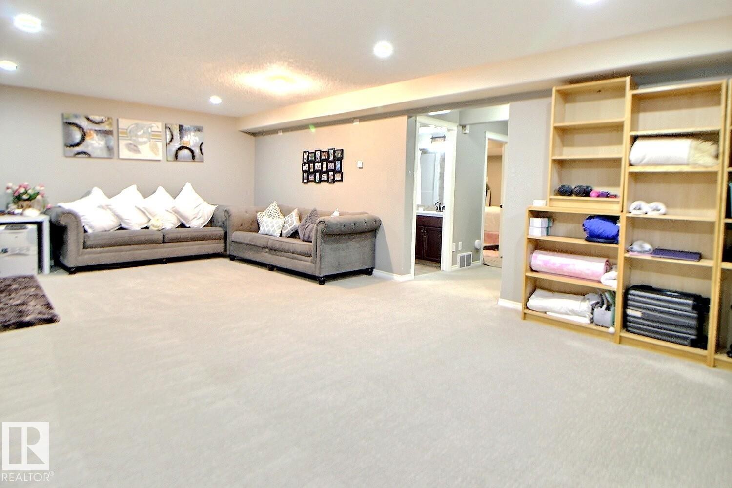 1231 37A Avenue Nw, Edmonton, AB - Indoor