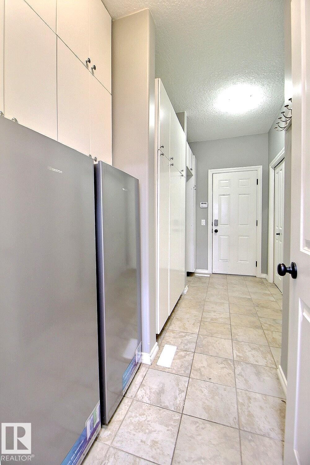 1231 37A Avenue Nw, Edmonton, AB - Indoor Photo Showing Other Room
