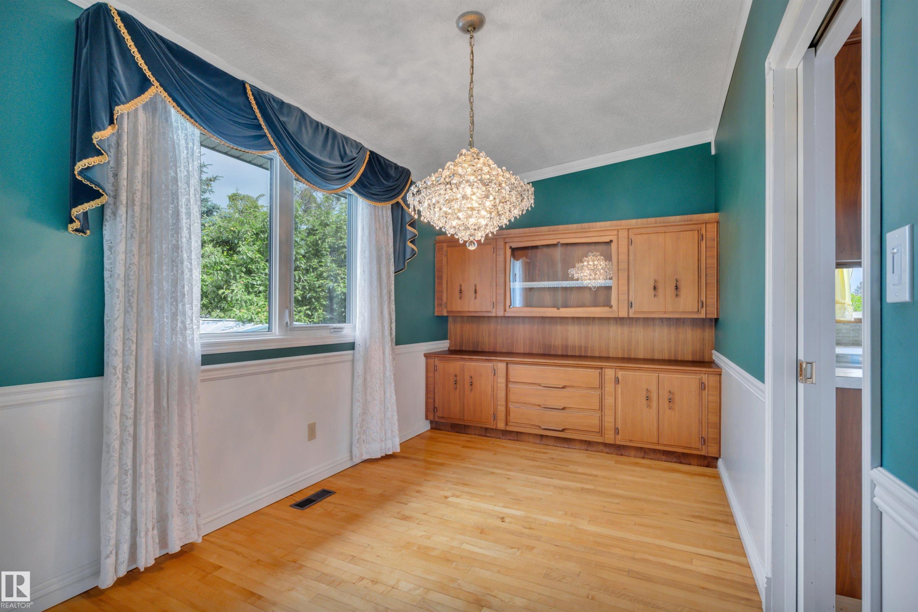 7604 149 Avenue Nw, Edmonton, AB - Indoor Photo Showing Other Room
