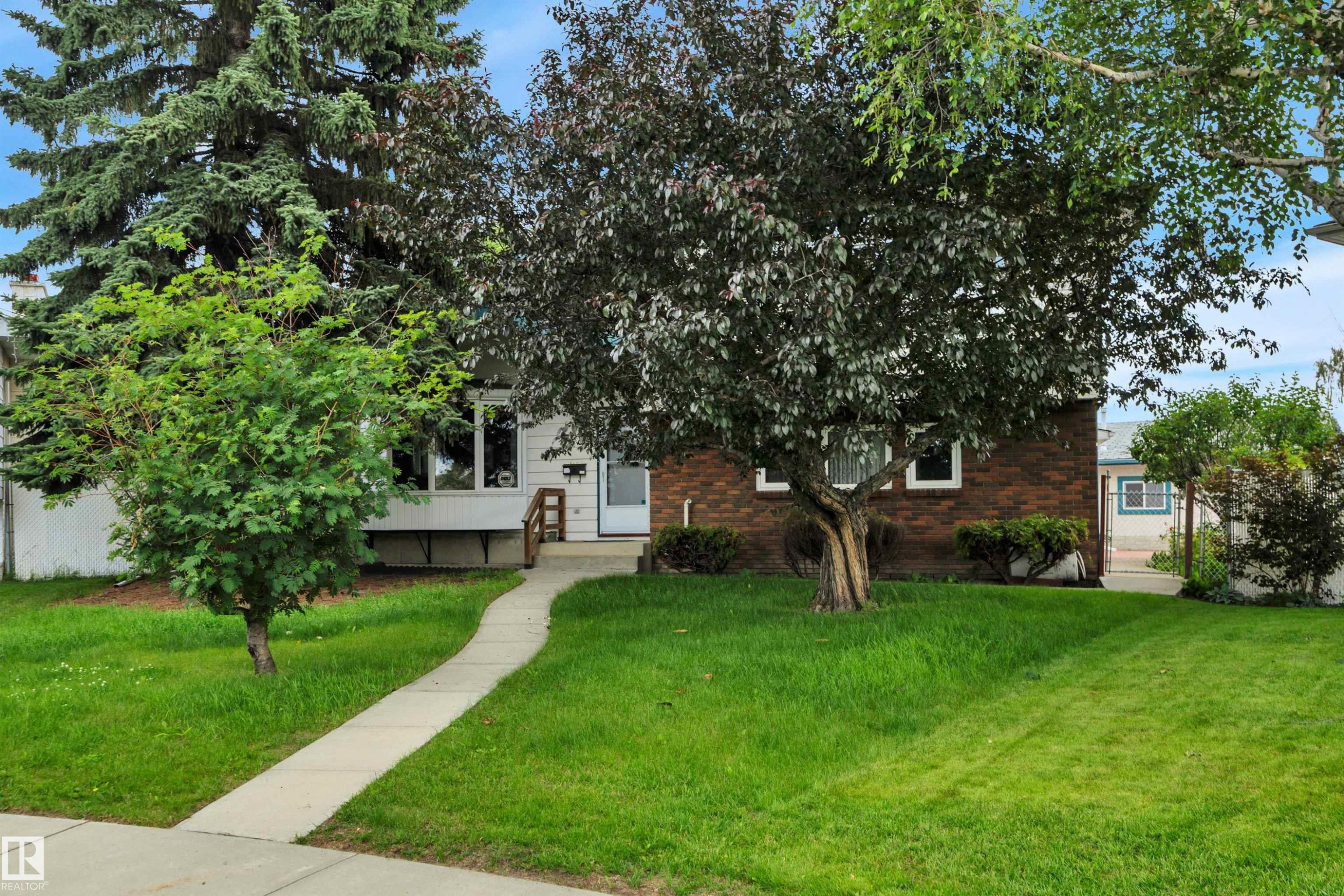 7604 149 Avenue Nw, Edmonton, AB - Outdoor