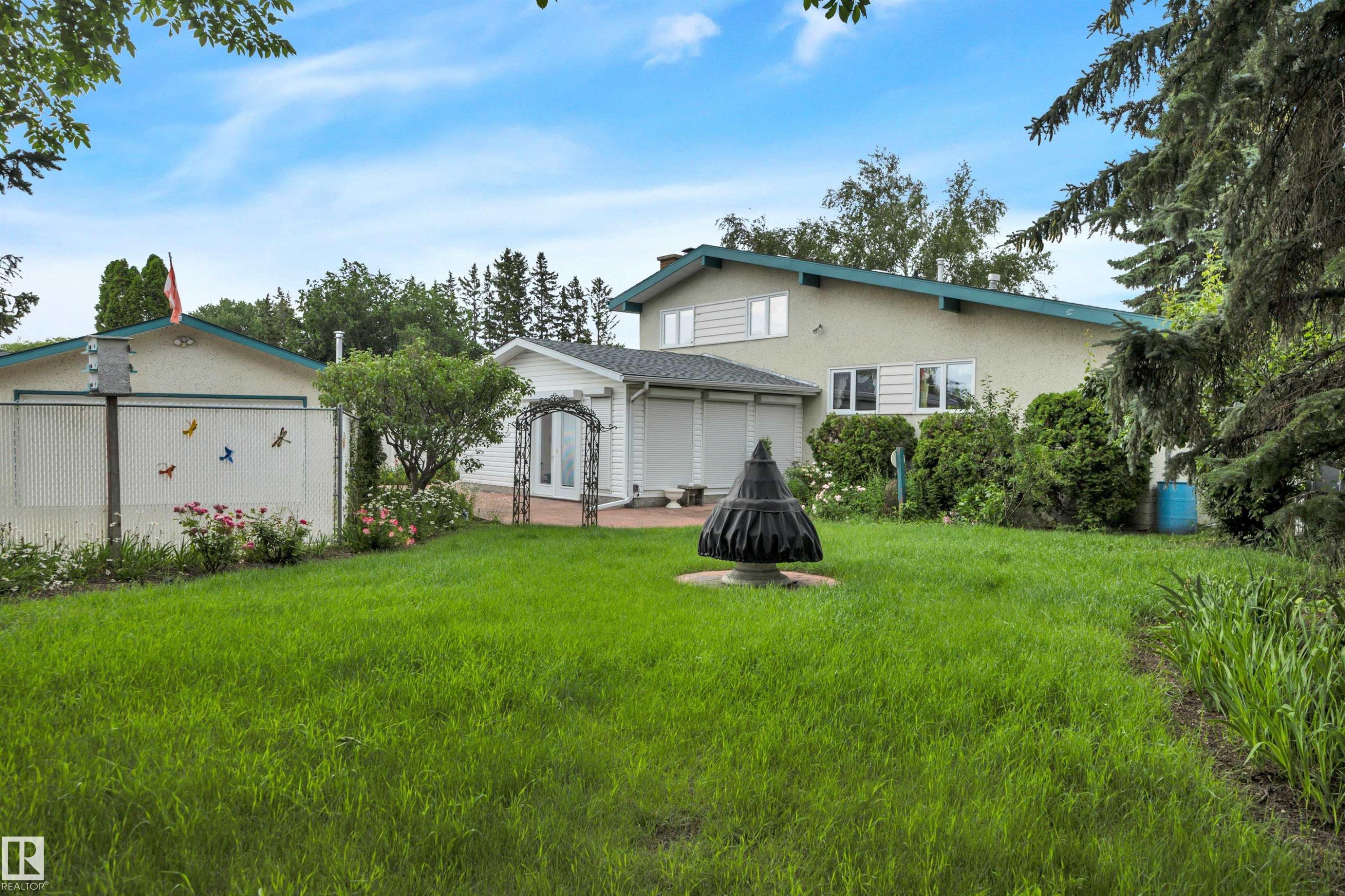 7604 149 Avenue Nw, Edmonton, AB - Outdoor
