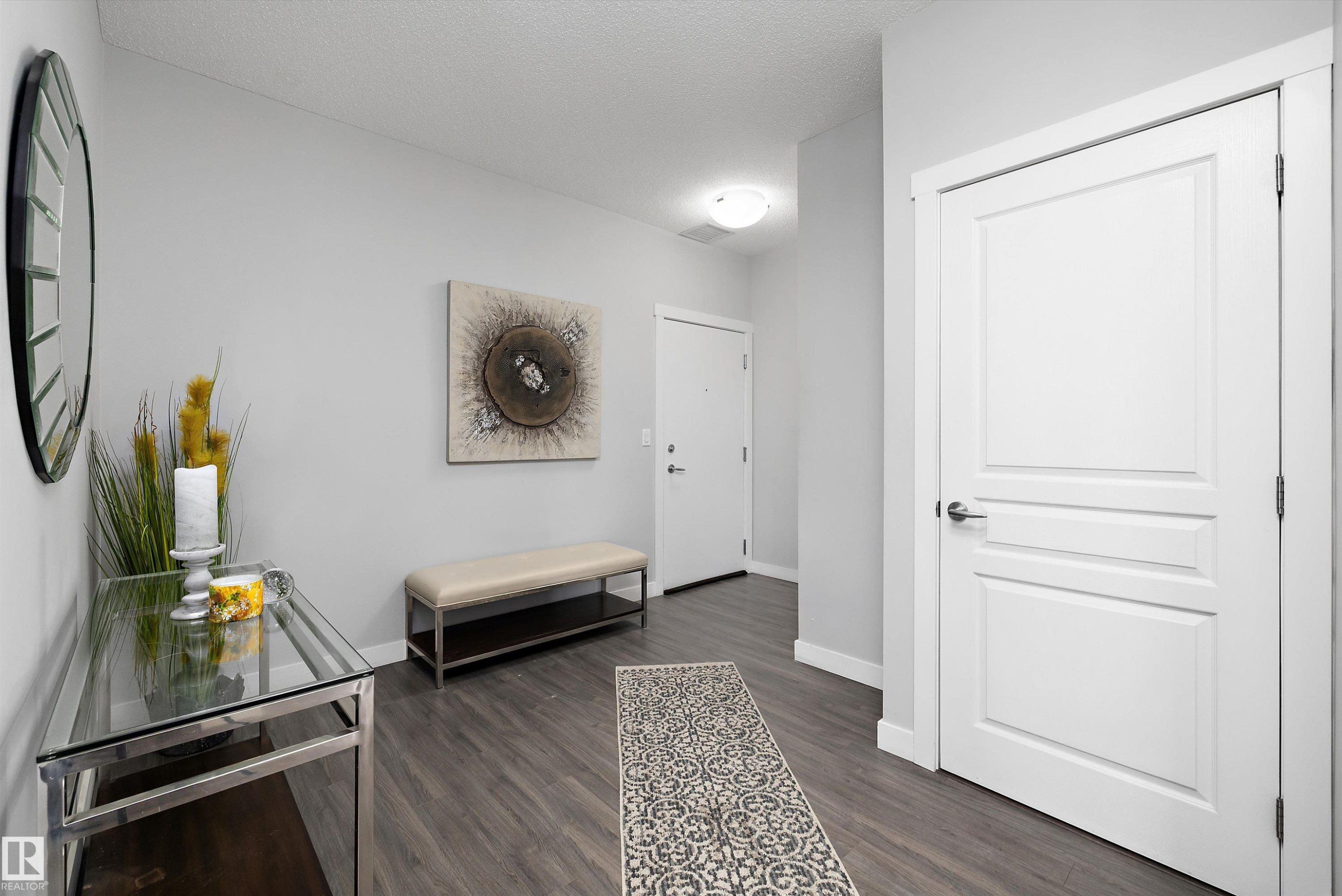 #402 2229 44 Av Nw, Edmonton, AB - Indoor Photo Showing Other Room