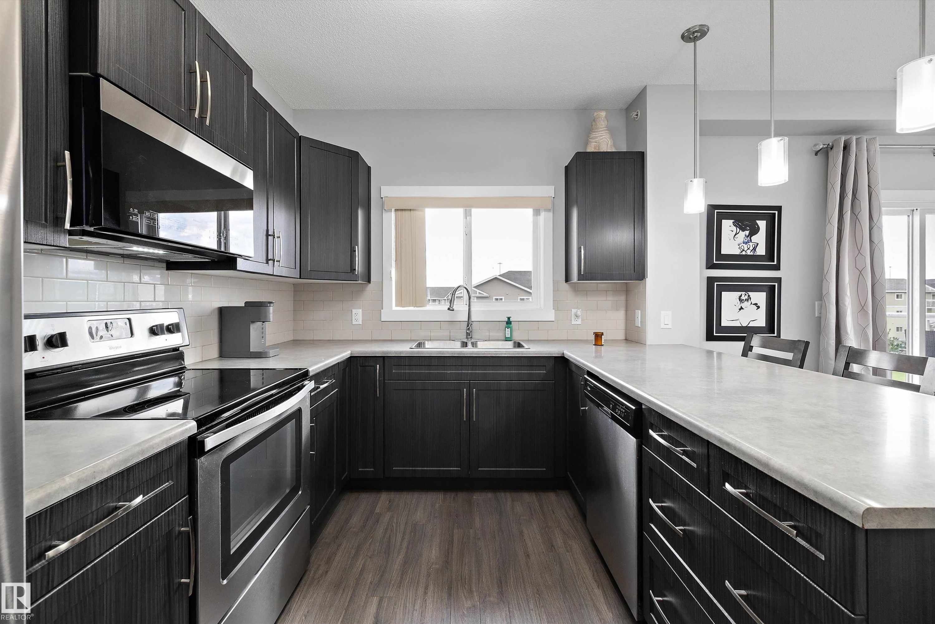 #402 2229 44 Av Nw, Edmonton, AB - Indoor Photo Showing Kitchen With Double Sink With Upgraded Kitchen