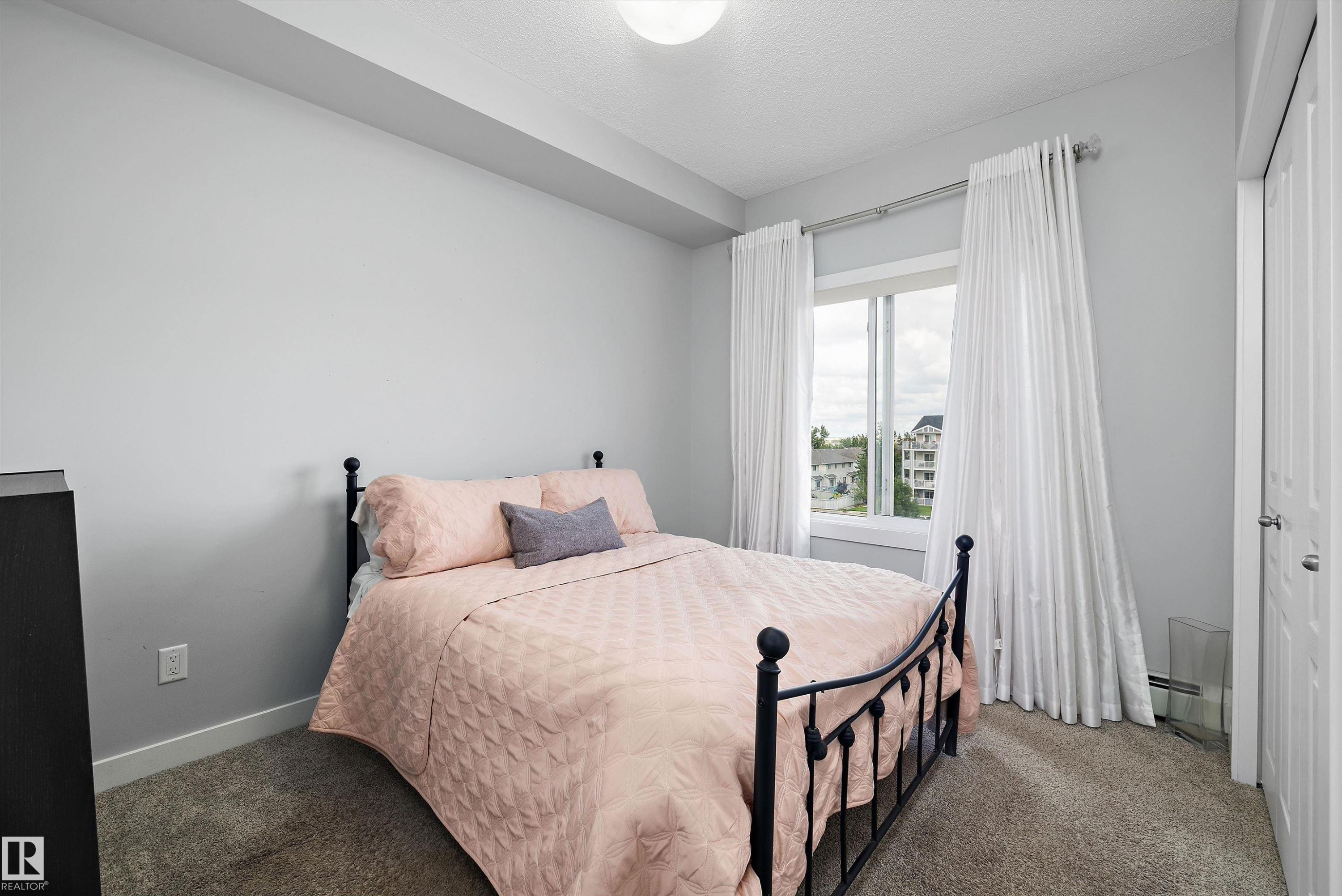 #402 2229 44 Av Nw, Edmonton, AB - Indoor Photo Showing Bedroom