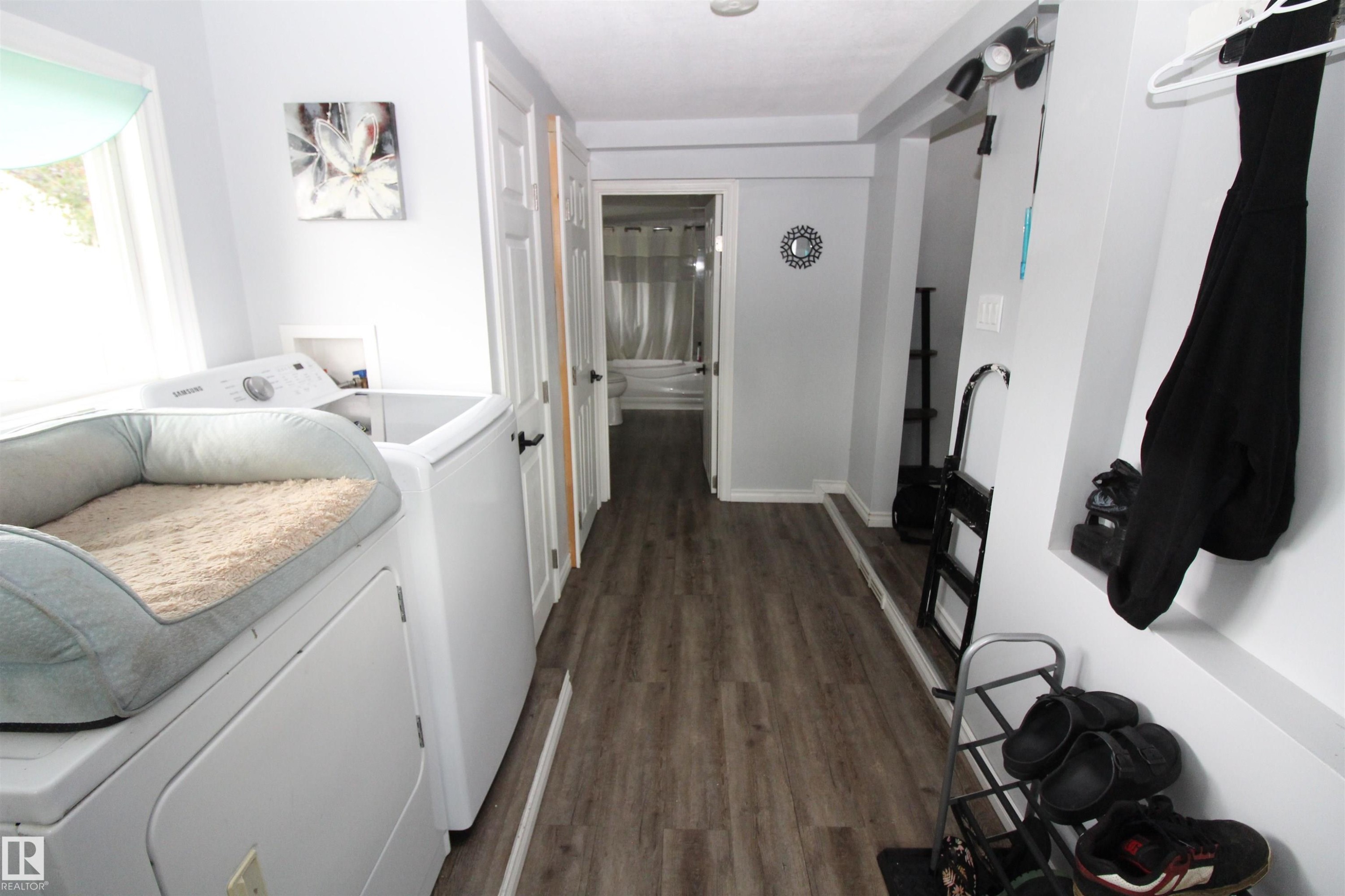 5404 52 Street, Clyde, AB - Indoor Photo Showing Laundry Room