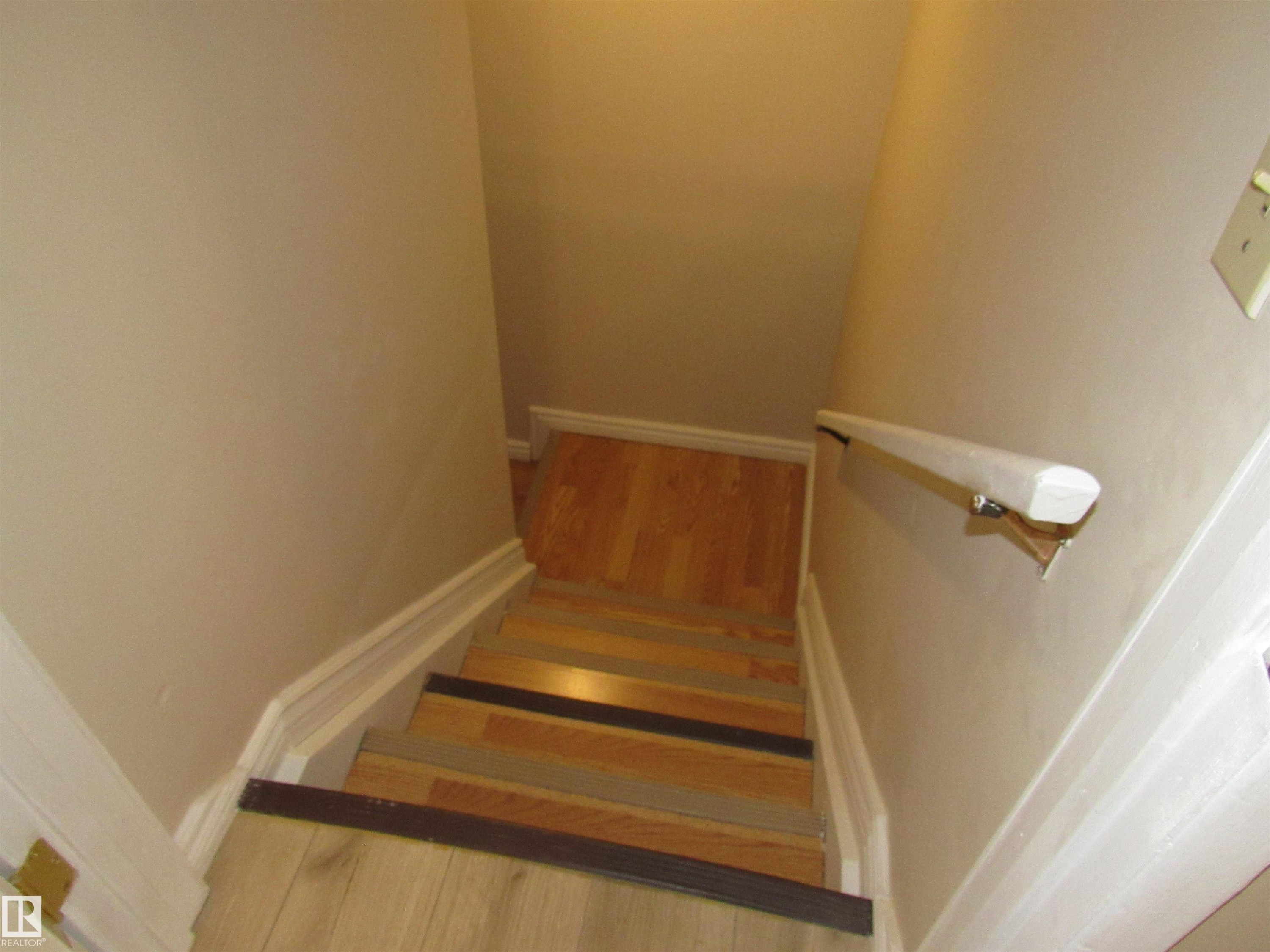 1692 37 Street Nw, Edmonton, AB - Indoor Photo Showing Other Room