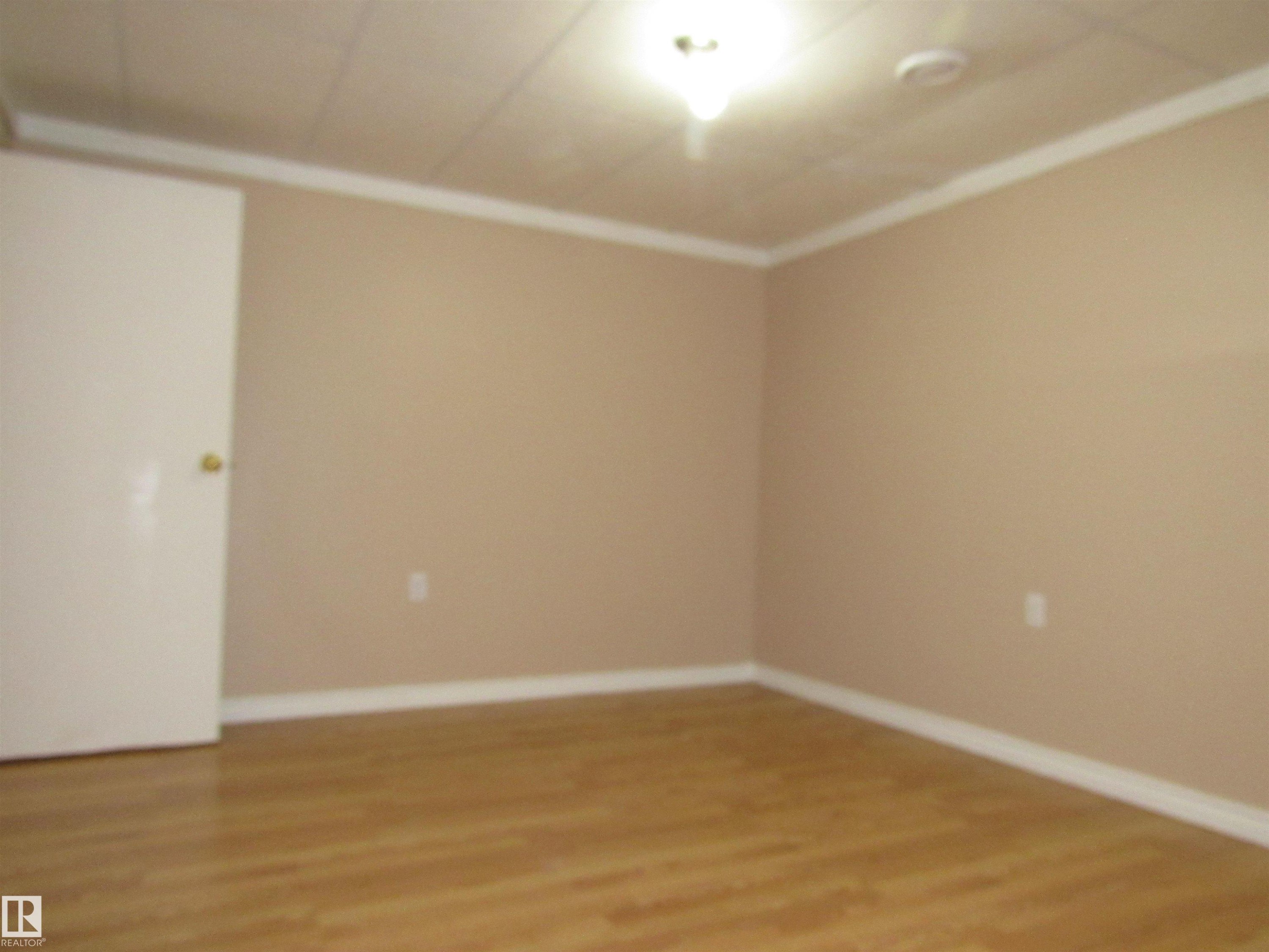 1692 37 Street Nw, Edmonton, AB - Indoor Photo Showing Other Room