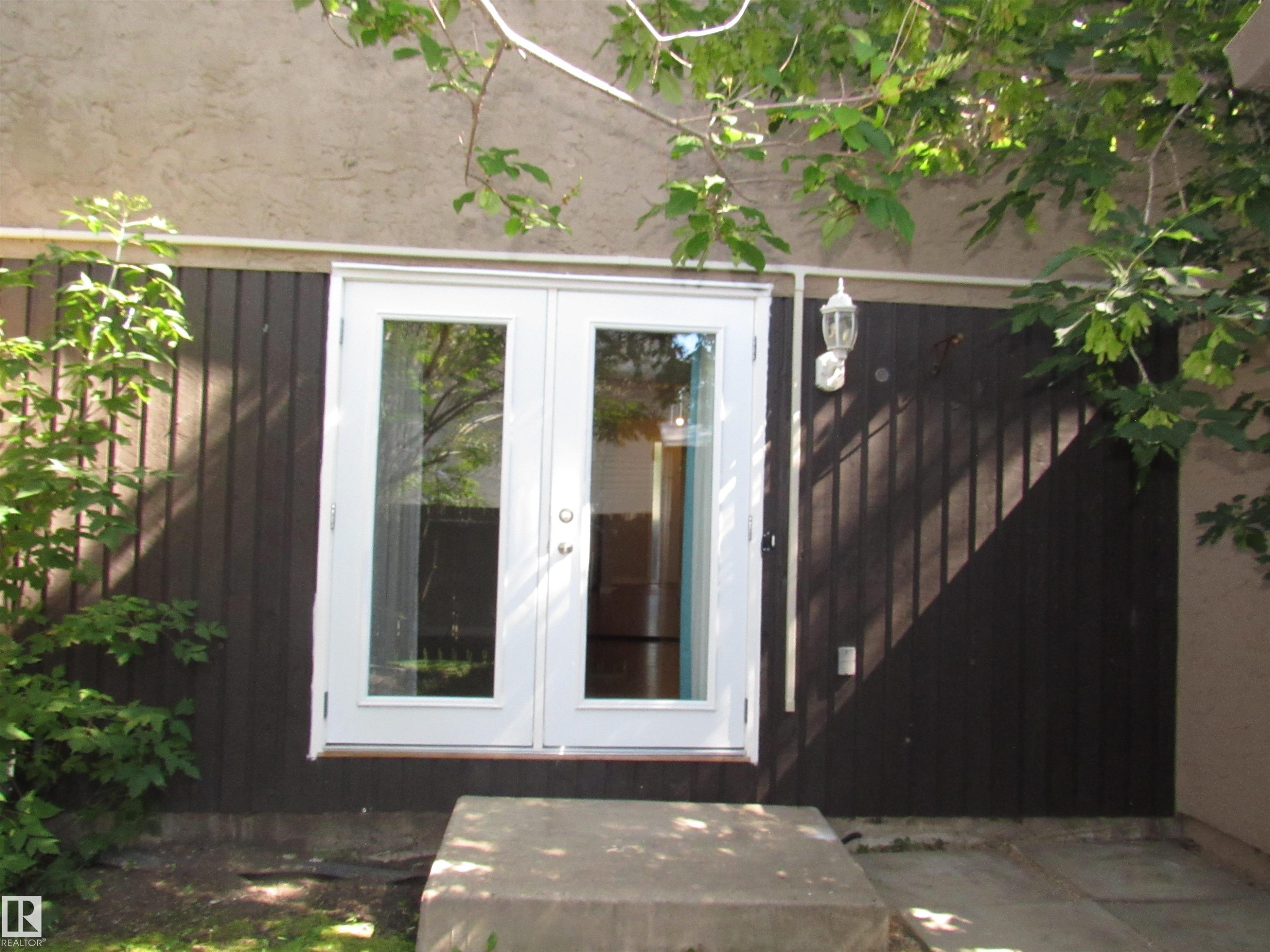 1692 37 Street Nw, Edmonton, AB - Outdoor