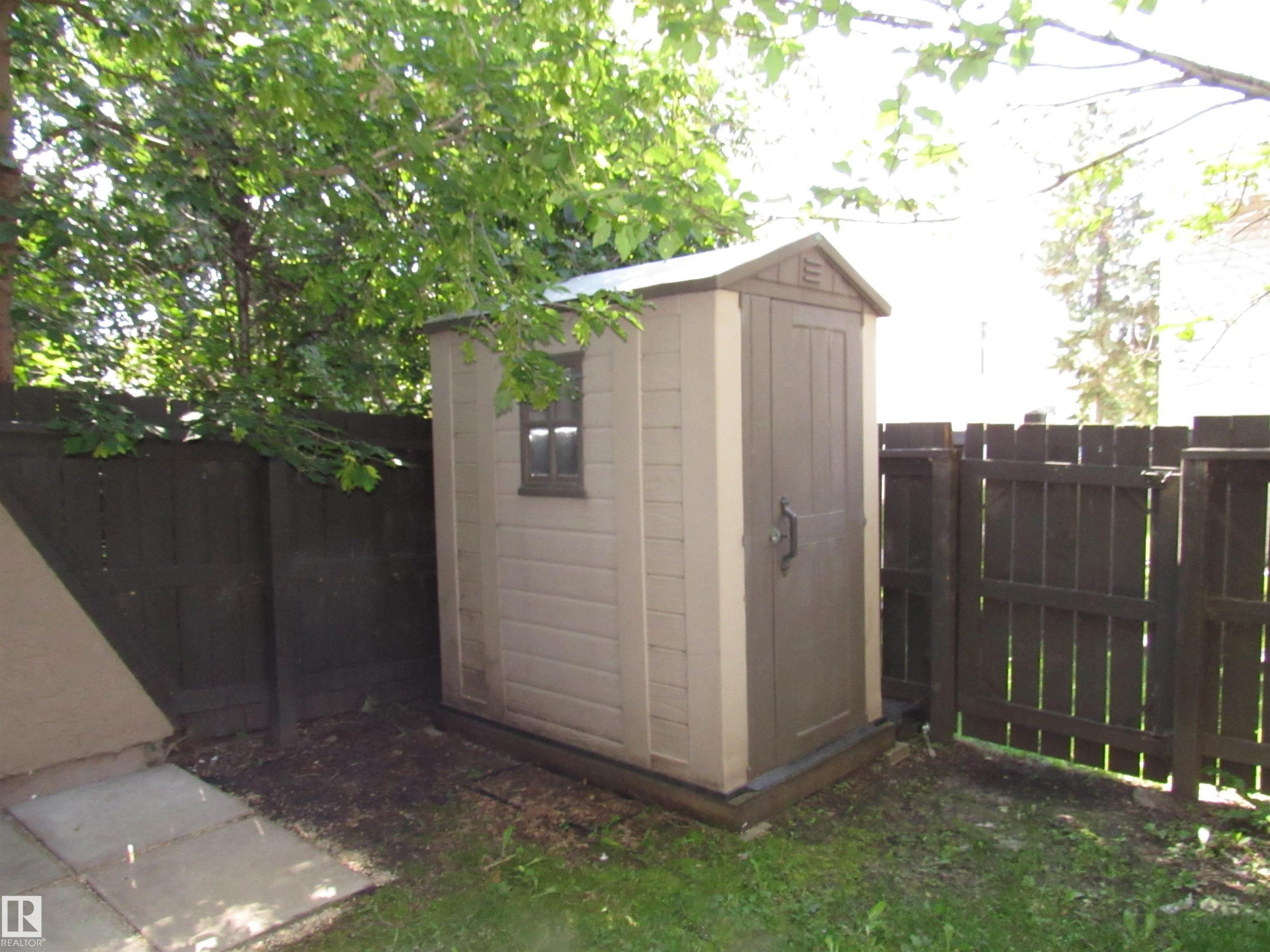 1692 37 Street Nw, Edmonton, AB - Outdoor