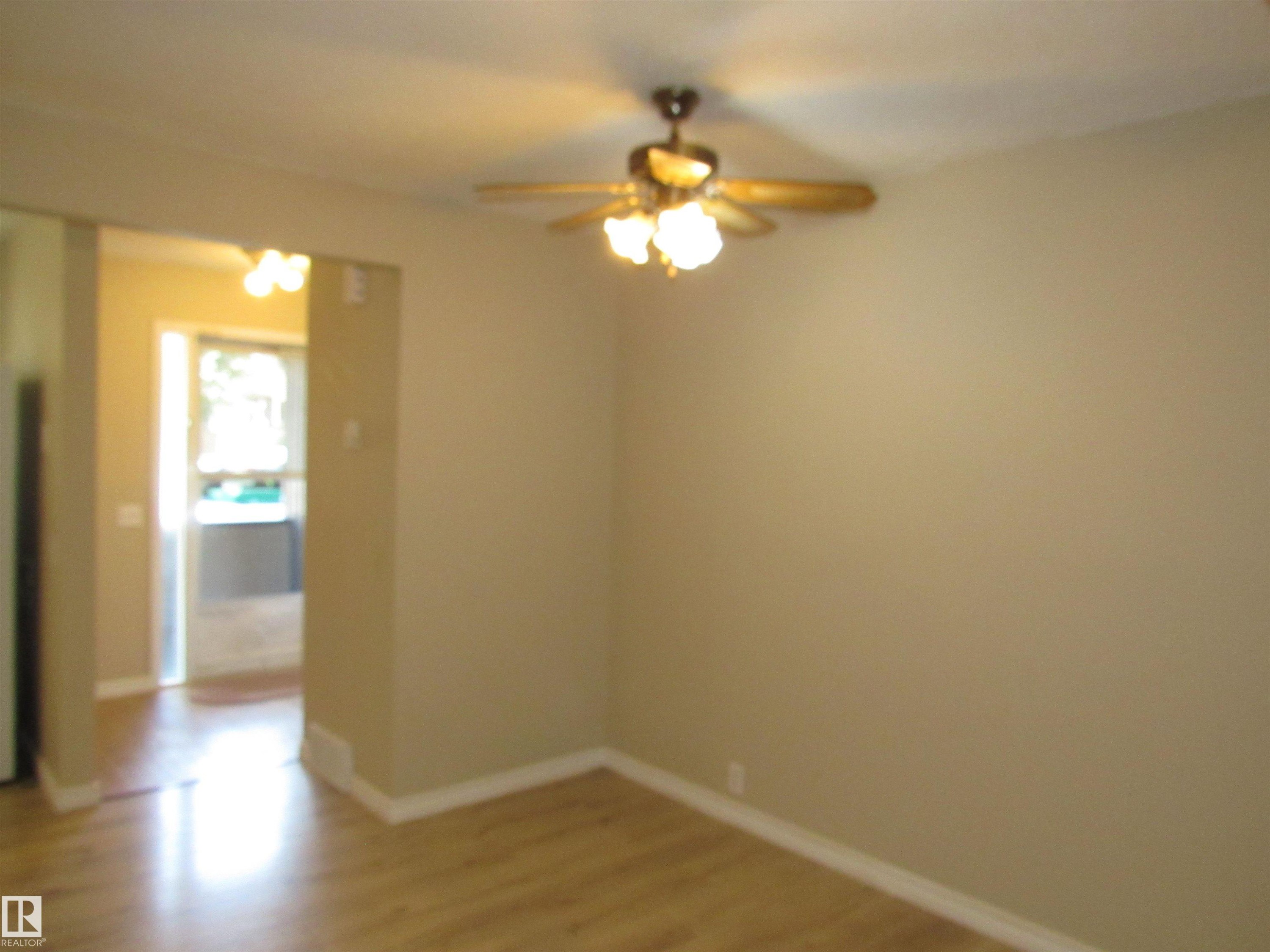 1692 37 Street Nw, Edmonton, AB - Indoor Photo Showing Other Room